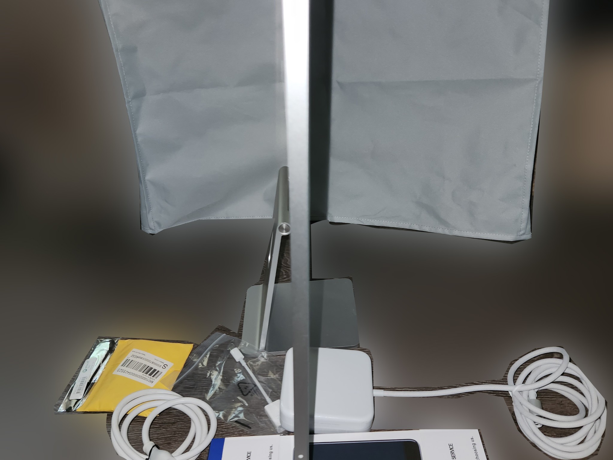 iMac 24" desktop computer damaged screen