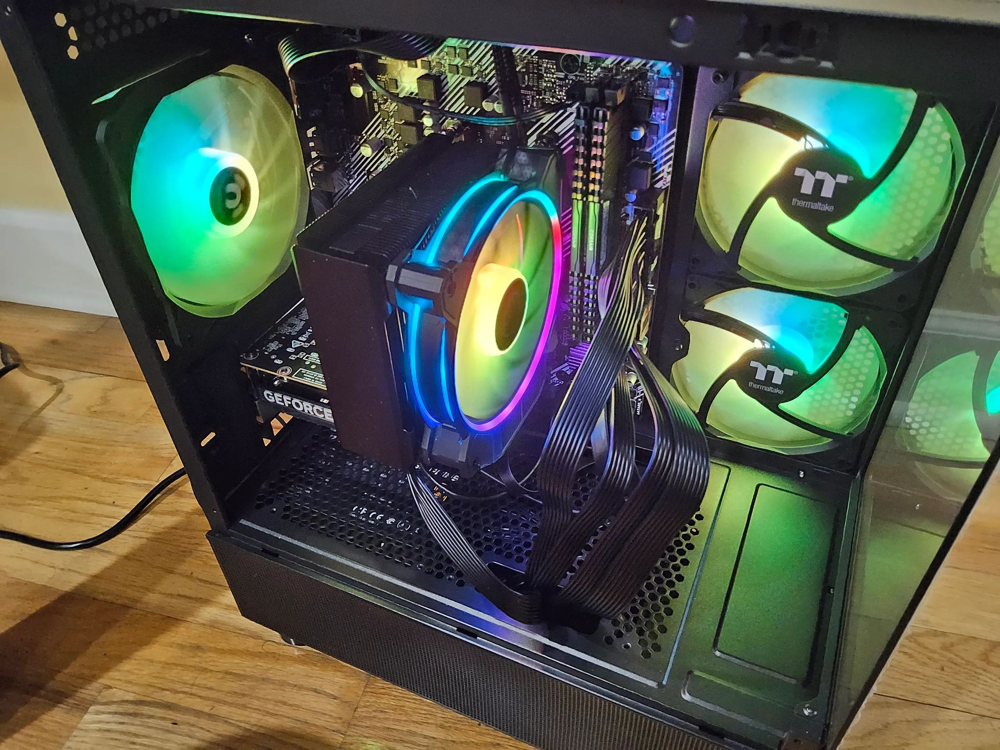 RTX 5060 / ryzen 7 5800xt / 32GB DDR4 / 1TB SSD / Windows 11 pro /  Wifi 7