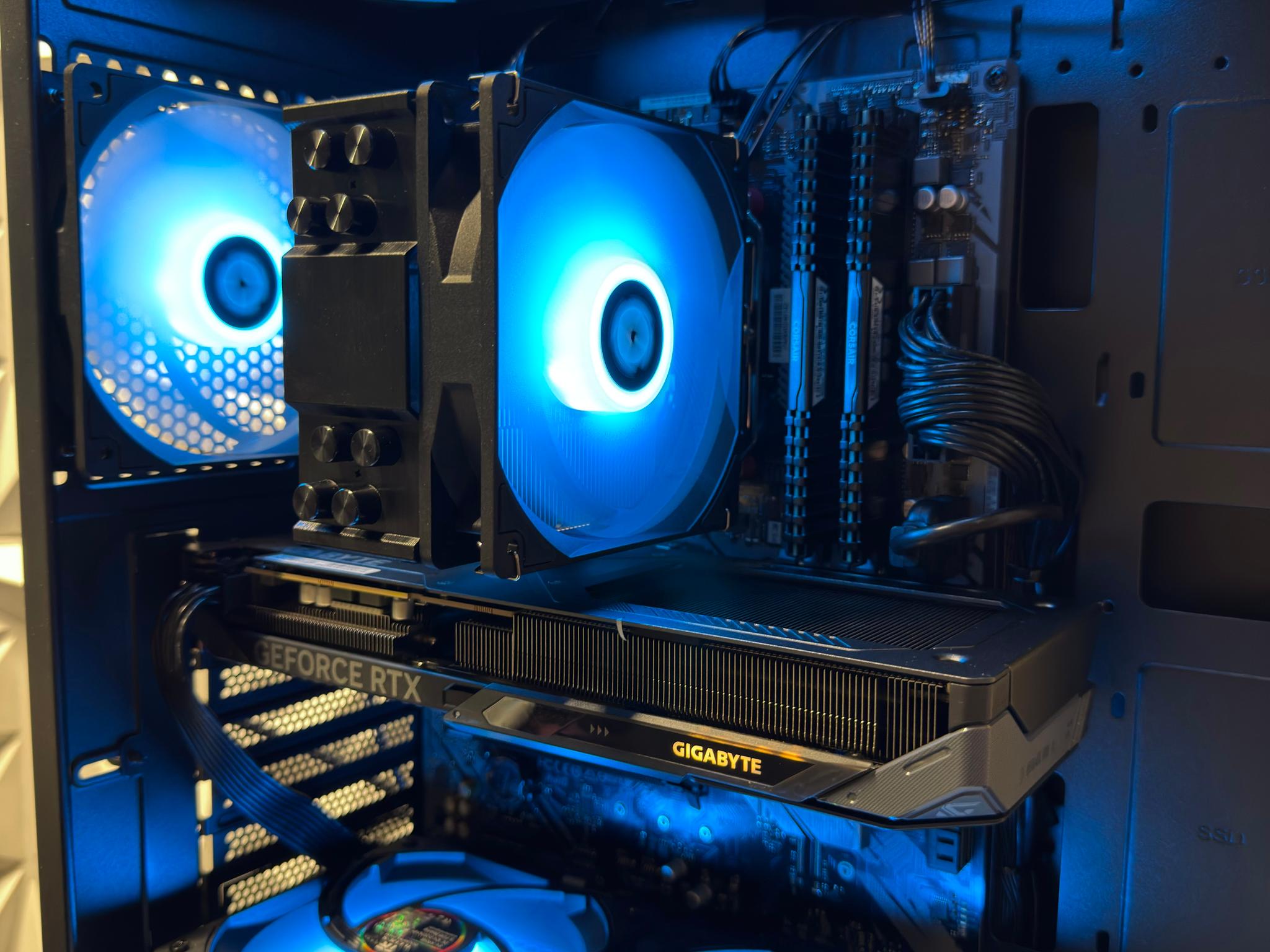 RTX 5060 / Ryzen 5 5500 / 16GB 3600MHz DDR4 / 1TB Nvme ssd / Windows 11 Pro