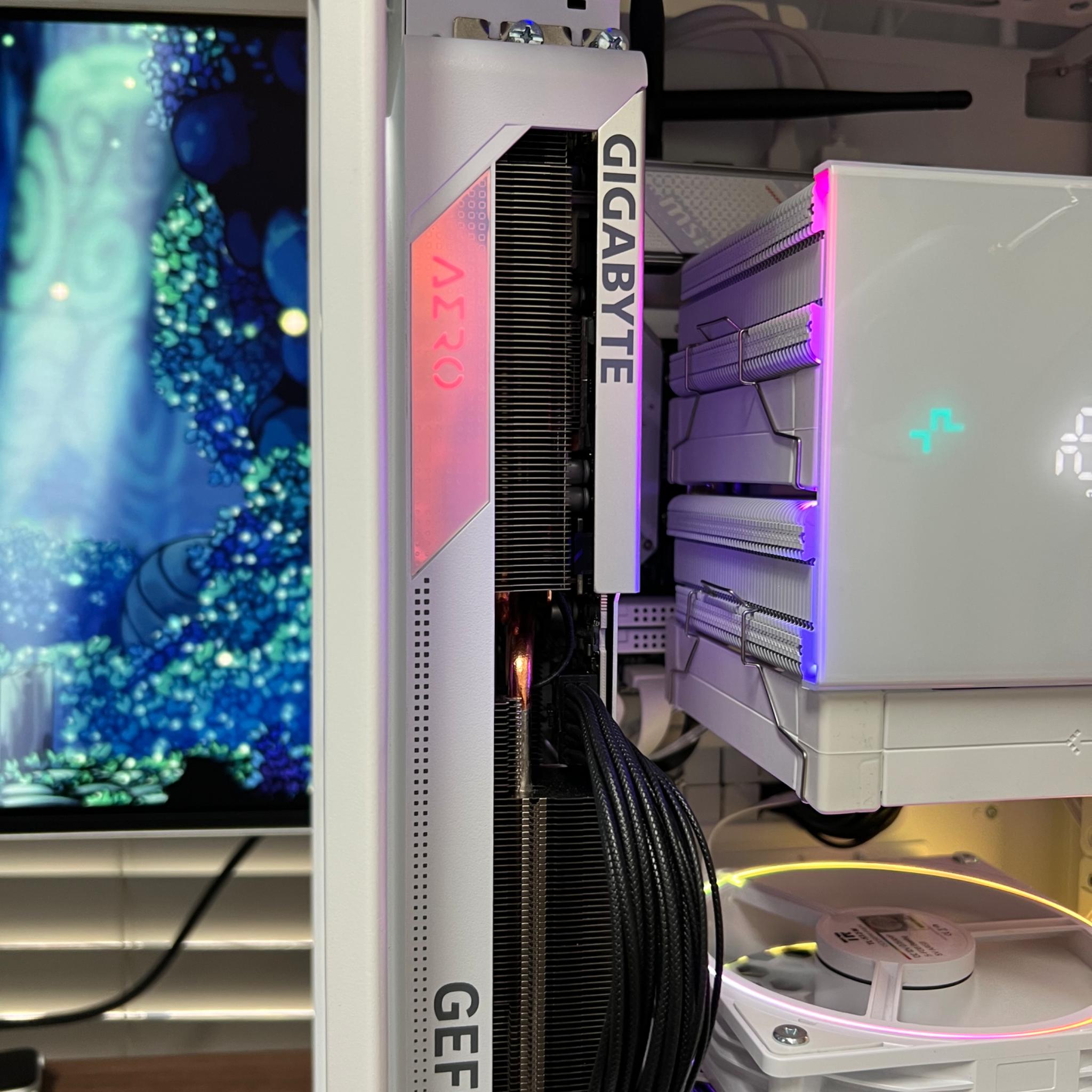 White Gigabyte Aero OC RTX 4070 Ti