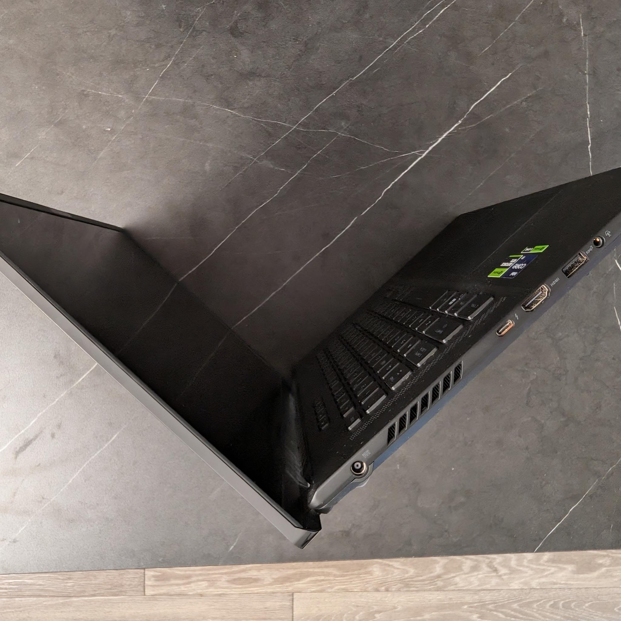 Asus Zephyrus M16 Anime Matrix, 4090, 64G RAM, 2T SSD