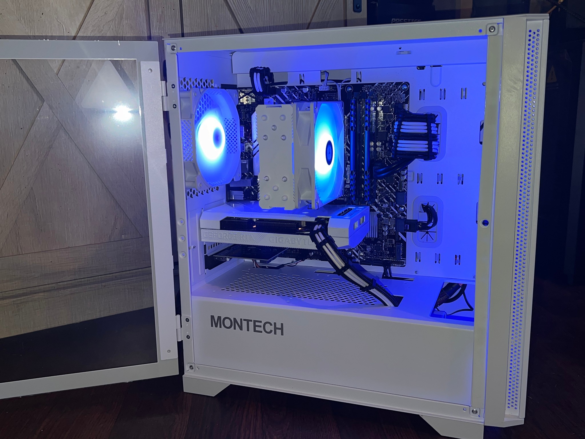 north pole i3 12100 RTX 3060 12g 16 gig ram