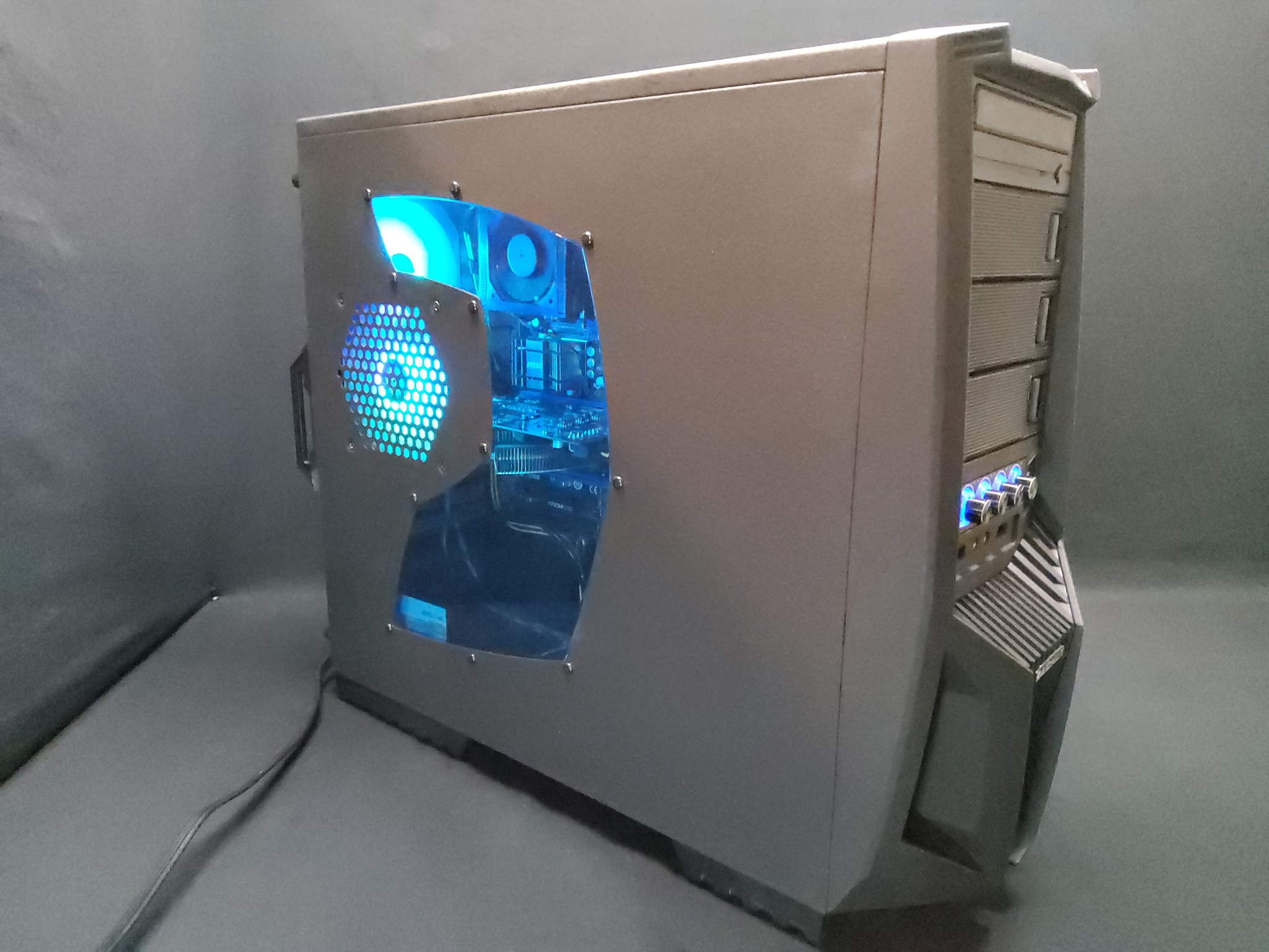 Retro Gaming PC and COD Modern Warfare boxed DVD