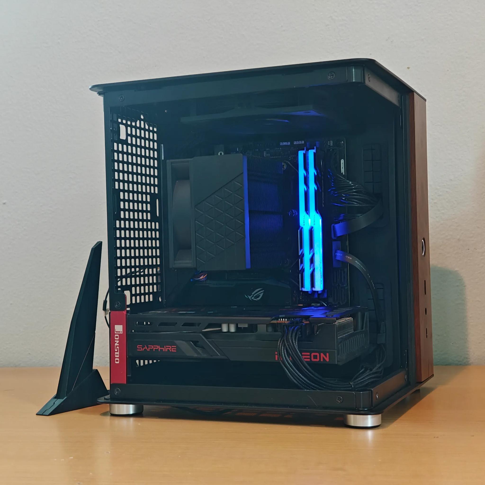 The Cube | RX 6600 | R5 5600 | 32 GB DDR4 | 1 TB NVME