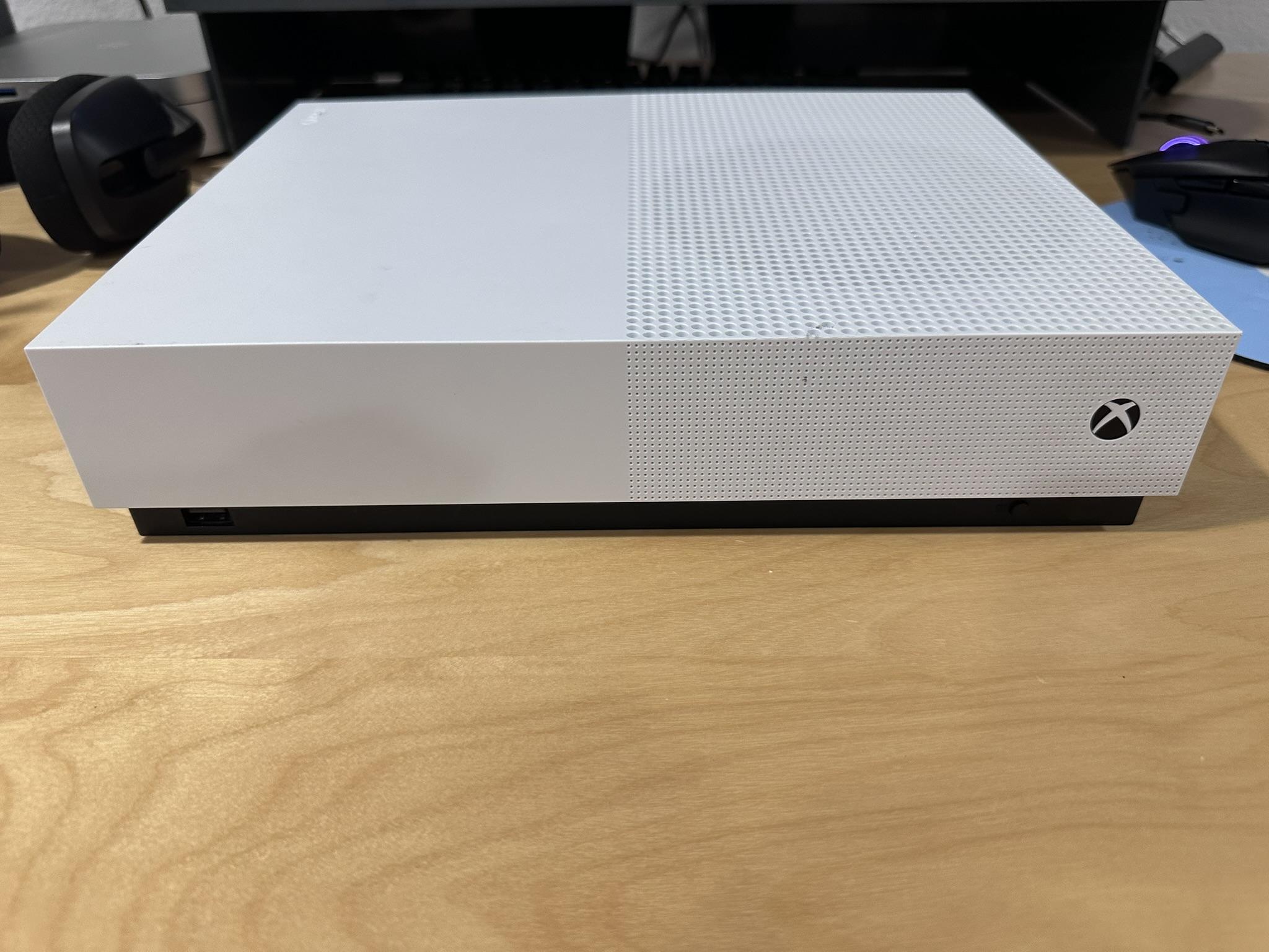 Xbox 1S all digtial 1TB [no controller]
