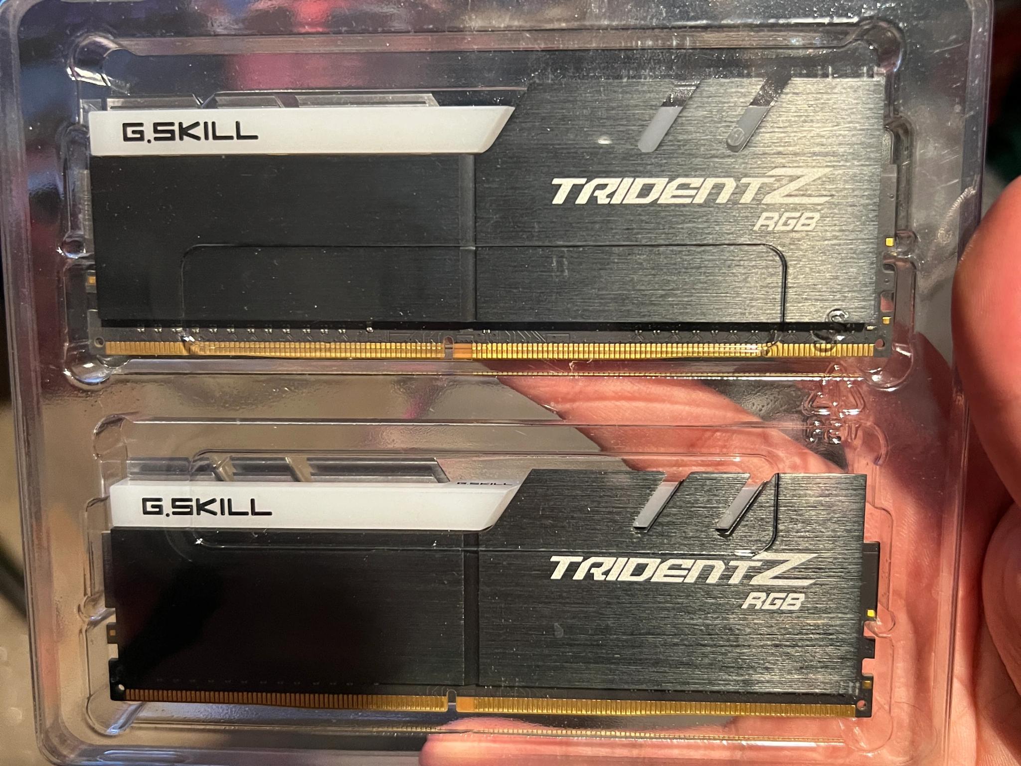 G. SKILL Trident Z 16GB DDR4 3200 MHz F4-3200C16D-16GTZKW Used