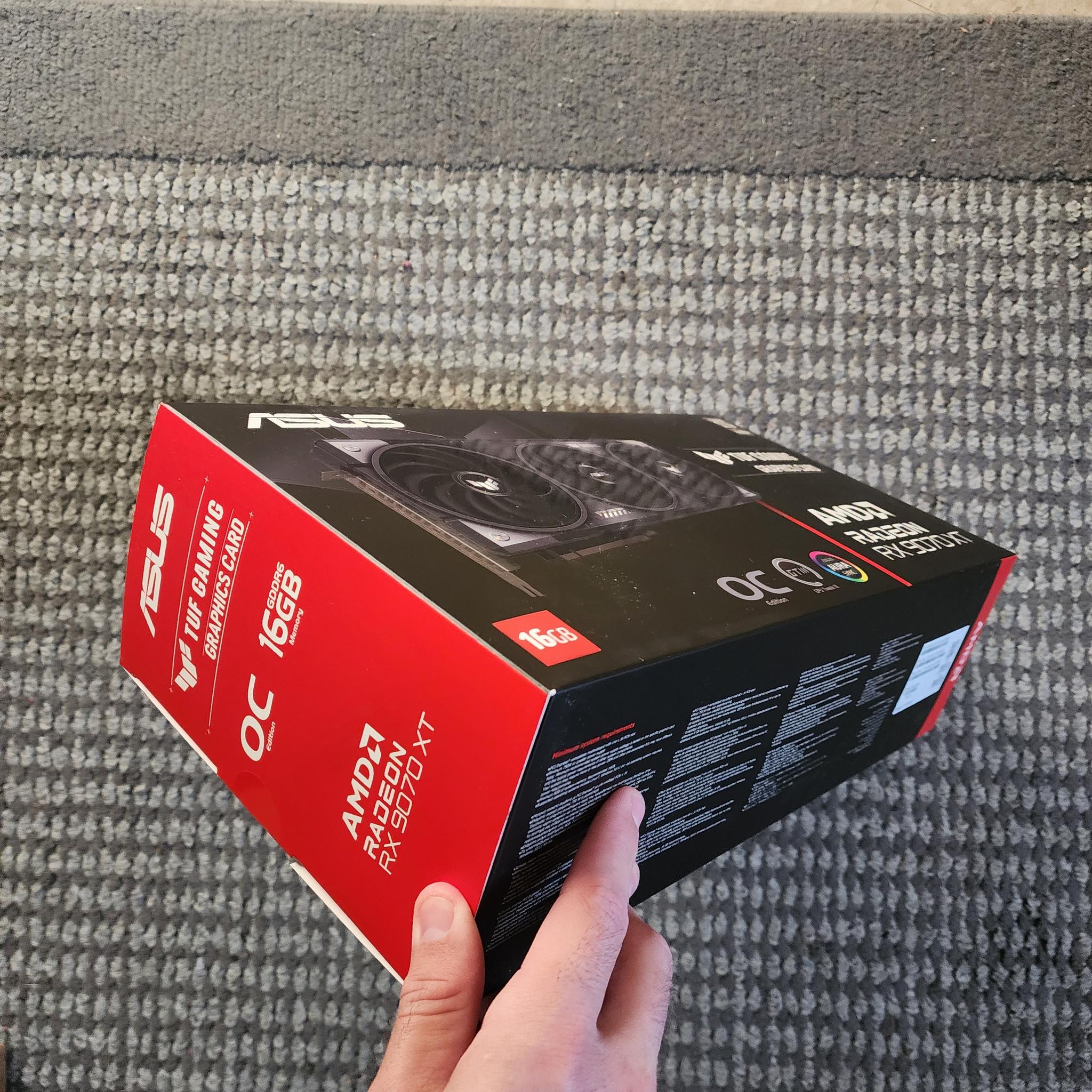 ASUS TUF Radeon RX 9070 XT OC