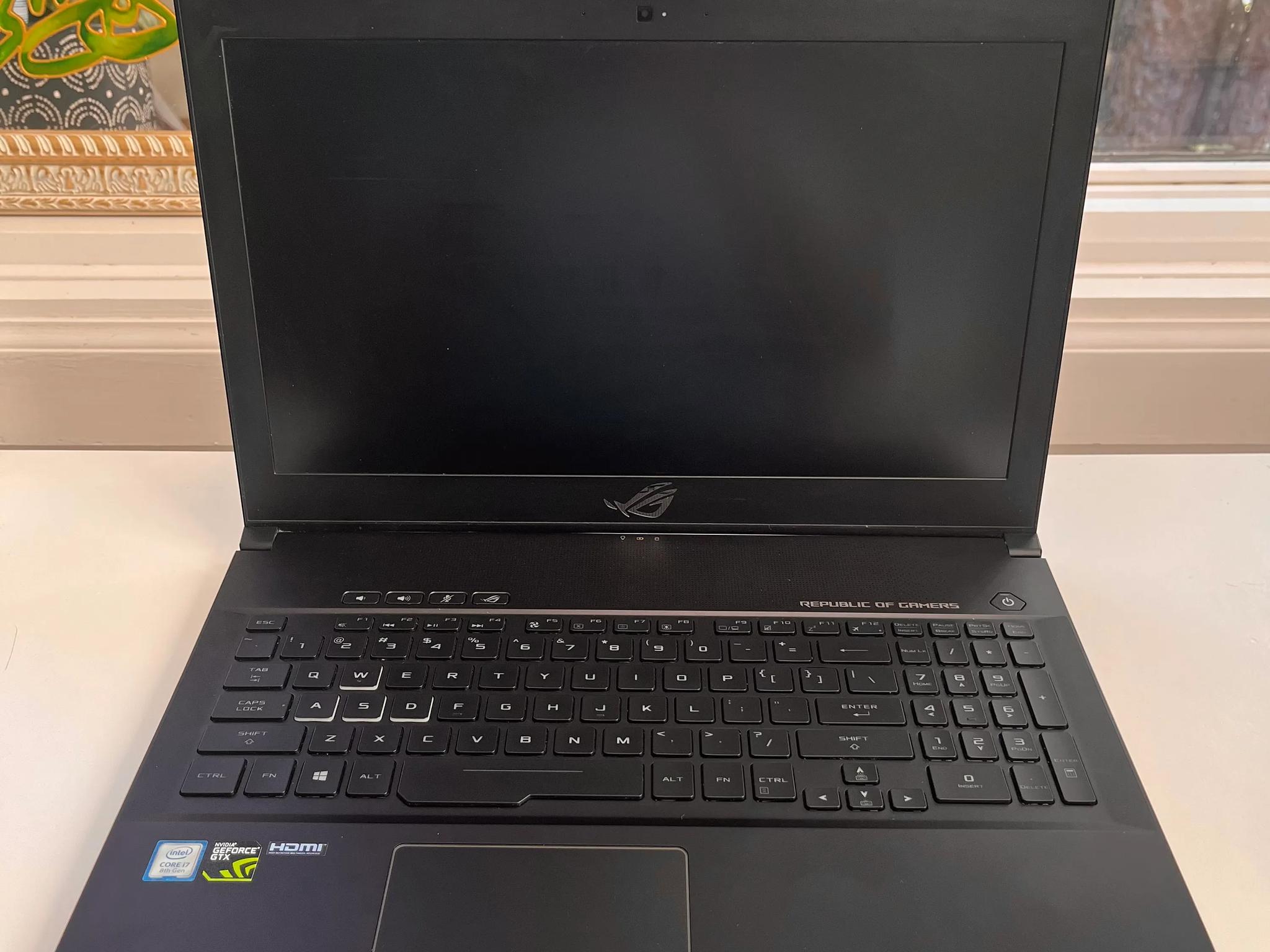 Strix ROG GU501GM 15.6" i7 8750H / 1060 / 1TB NVME + 1TB Hybrid / 16GB DDR4