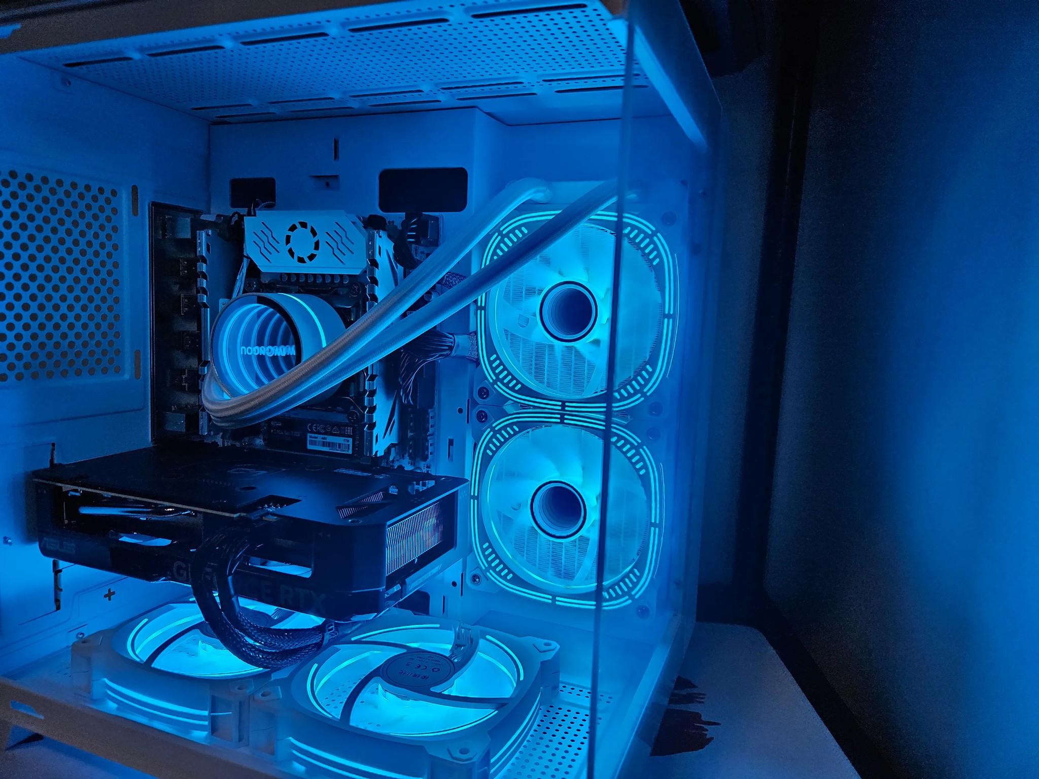 Arctic BEAST intel 14 core / 64GB RAM / 1TB SSD / RTX 4060TI