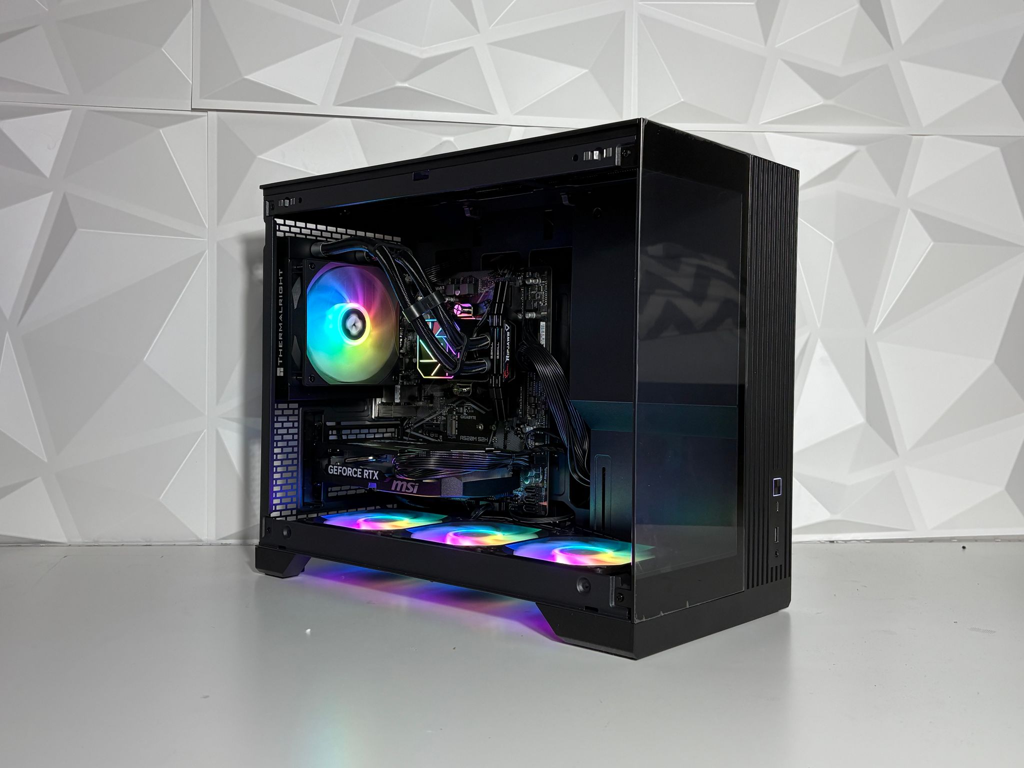 EXT View 70X Lite - Ryzen 5 5500, RTX 5050 8GB, 32GB DDR4 Ram, 1TB SSD