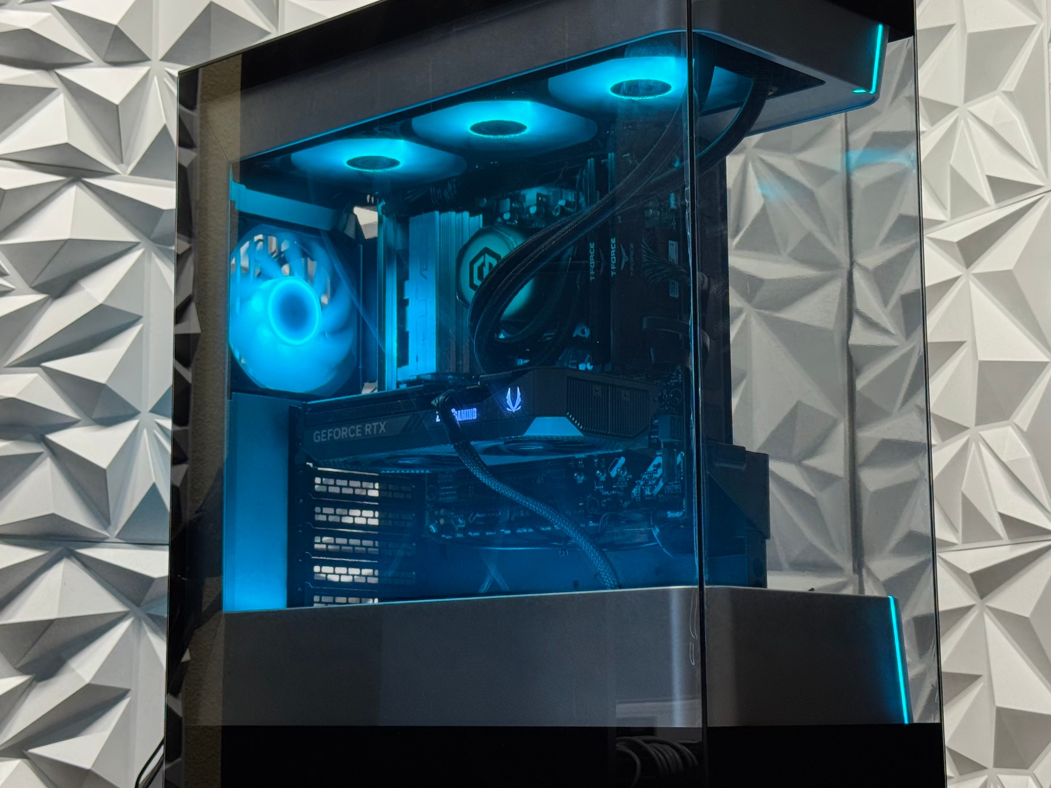 RTX 5070 \ Ryzen 7 9800X3D \ 32GB DDR5 Ram / 1TB SSD / Liquid Cooled / Creator Pc / Gaming pc