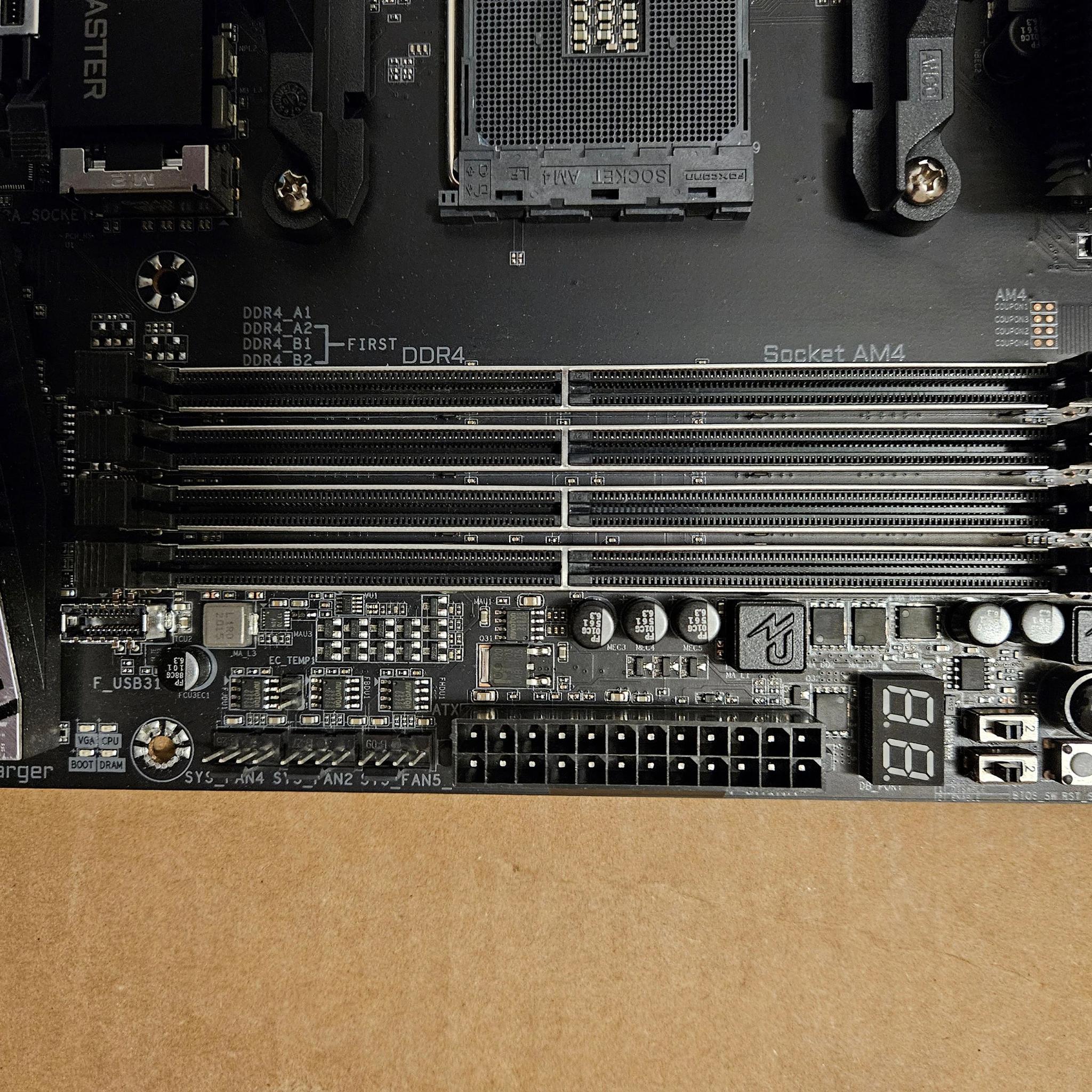 Gigabyte Aorus X570 Master - Socket AM4 - WiFi -USED