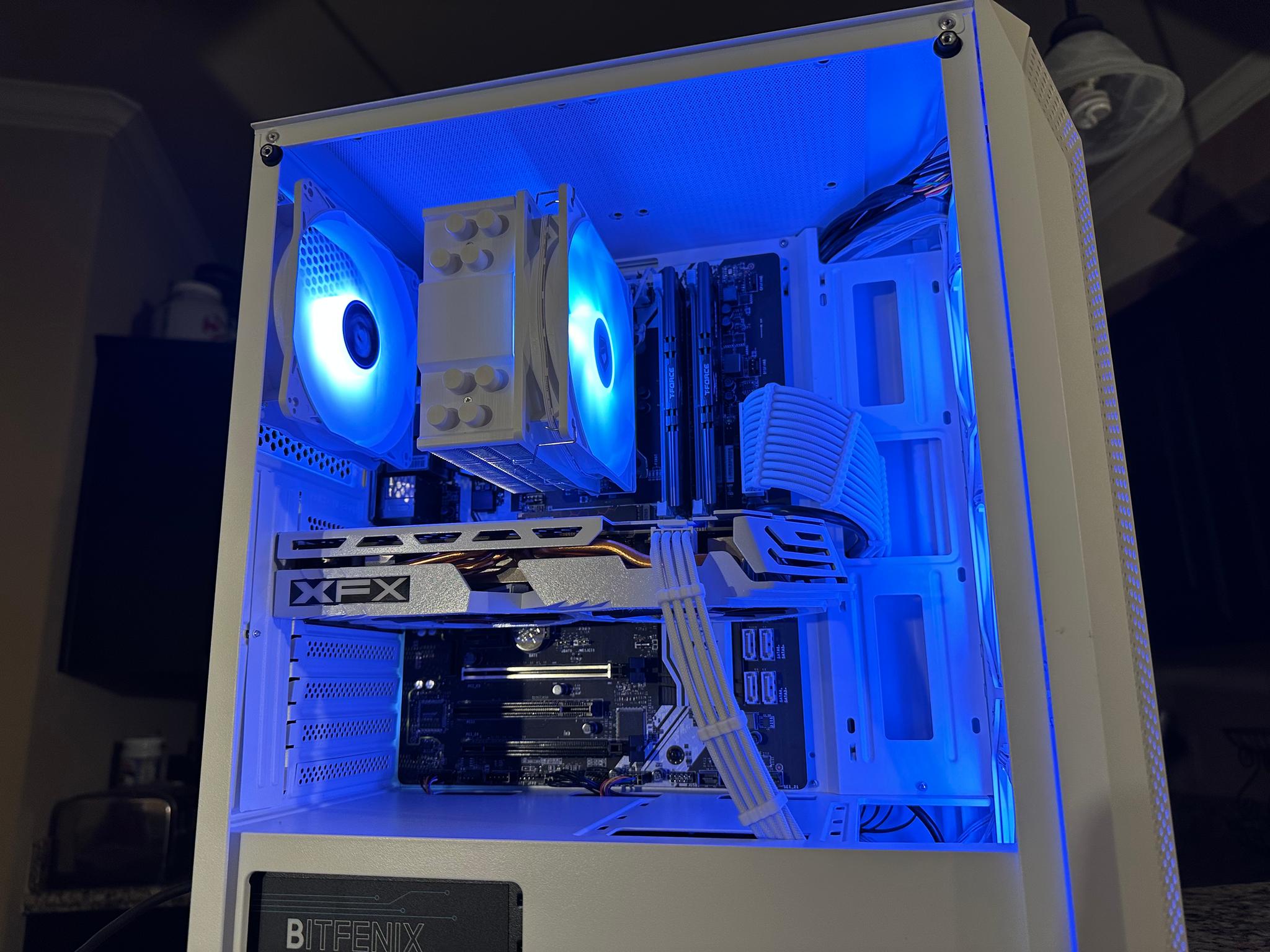 RGB Gaming PC Intel i5-6600k / RX 580 8gb / 16gb Ram
