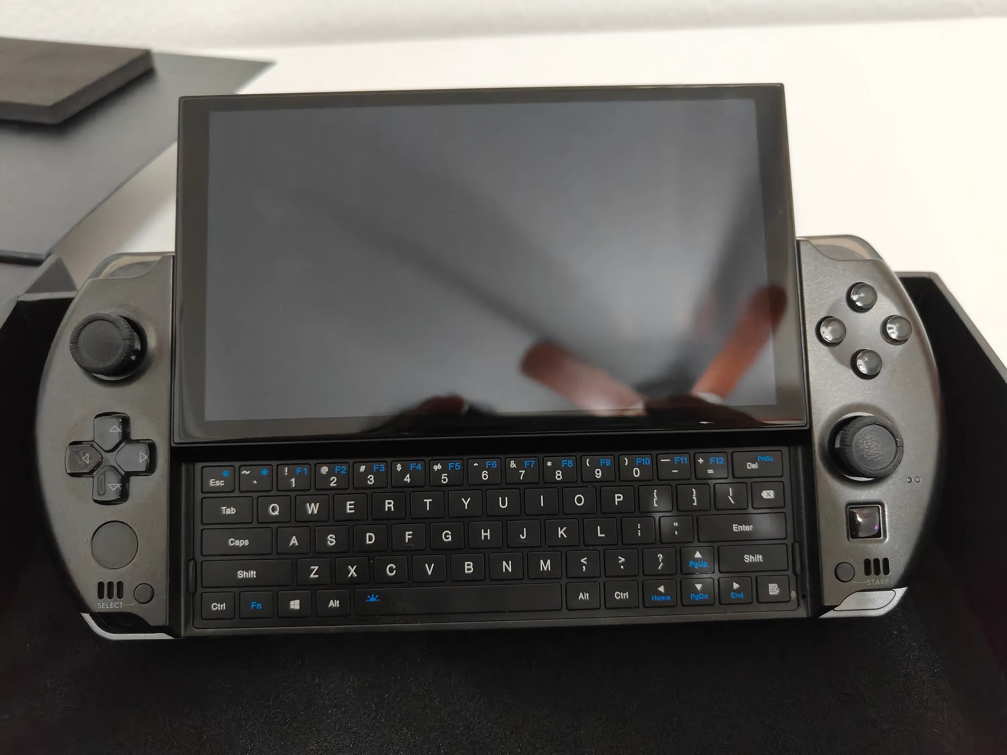 2023 GPD Win 4 4tb + 32gb Ryzen 7840U