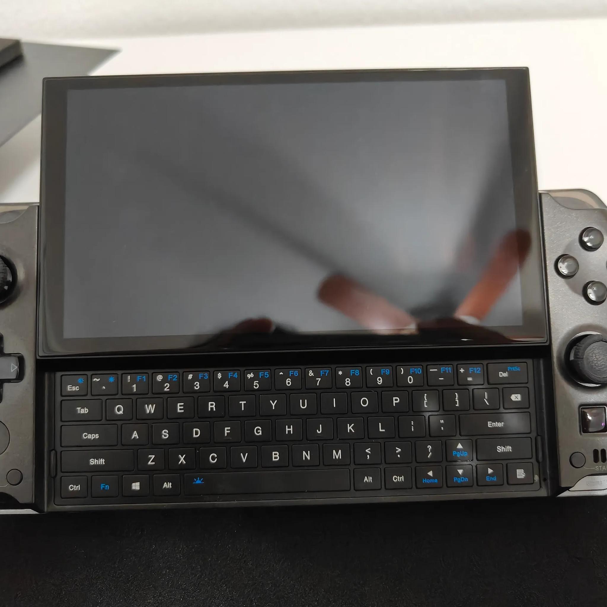 2023 GPD Win 4 4tb + 32gb Ryzen 7840U