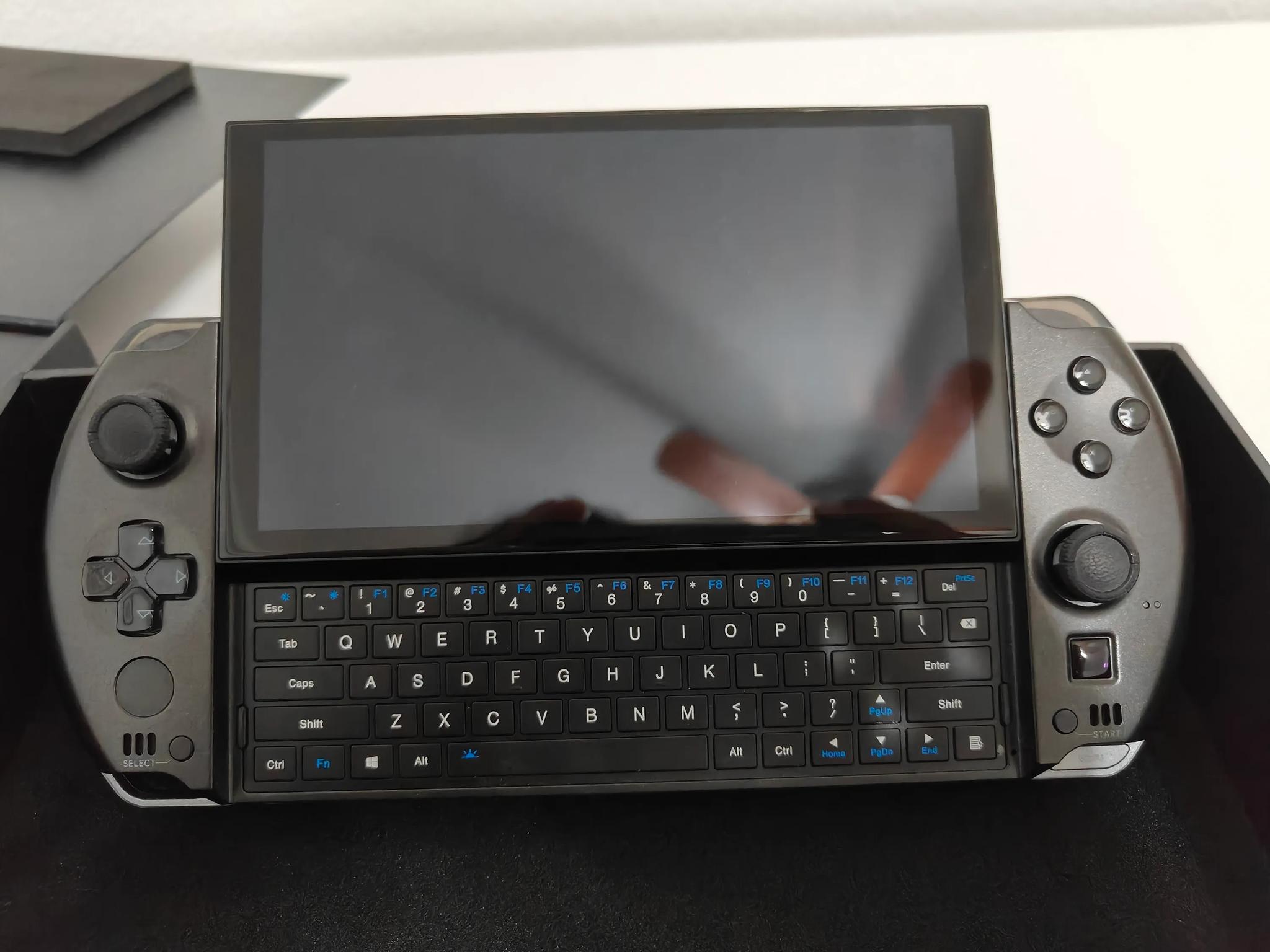 2023 GPD Win 4 4tb + 32gb Ryzen 7840U