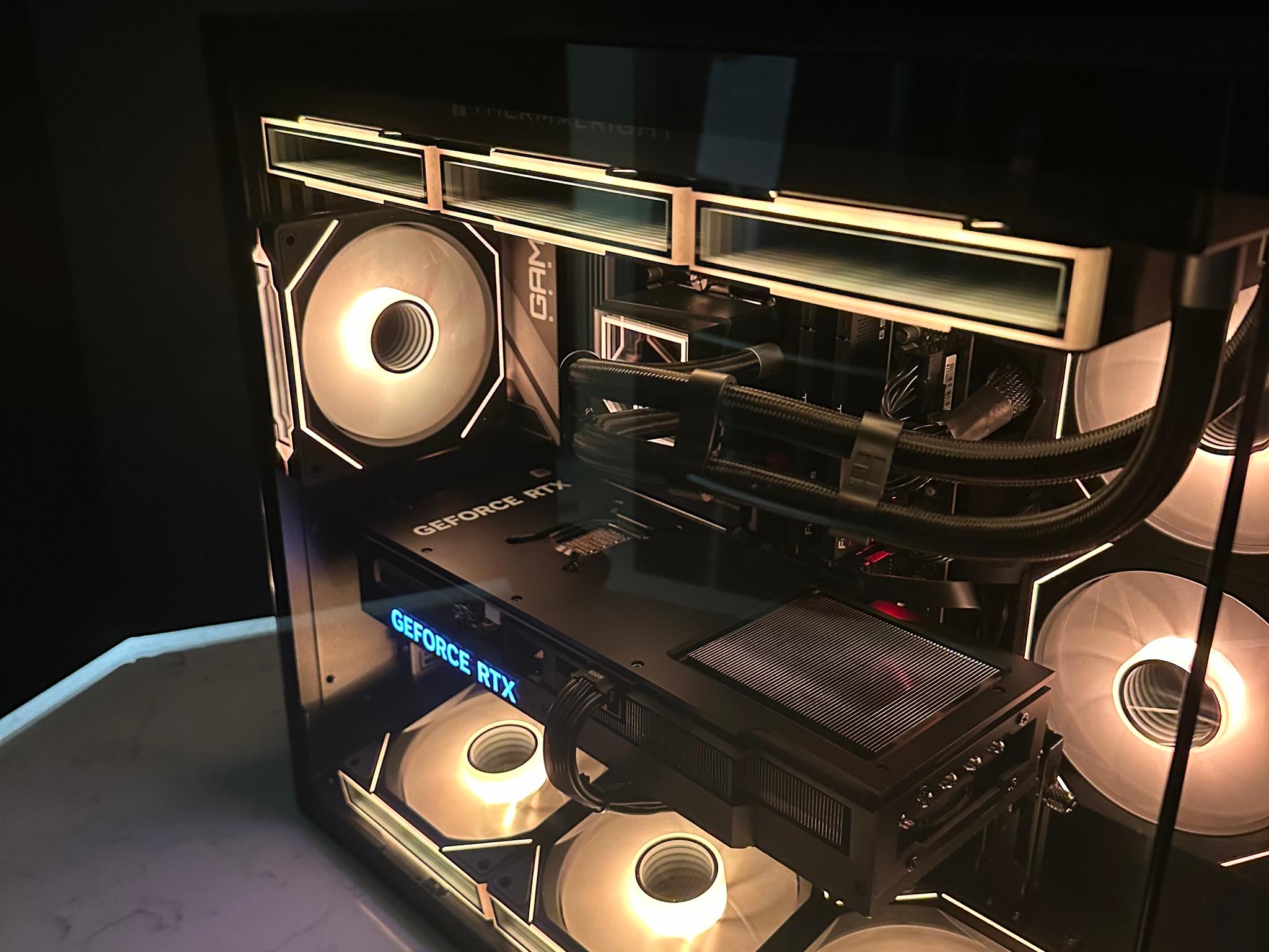 Ryzen 7 9700X / RTX 5070 Ti 16GB - O11 Dynamic Mini V2 Mid-Tower Black, 1TB M.2, 512GB M.2, 4TB SATA