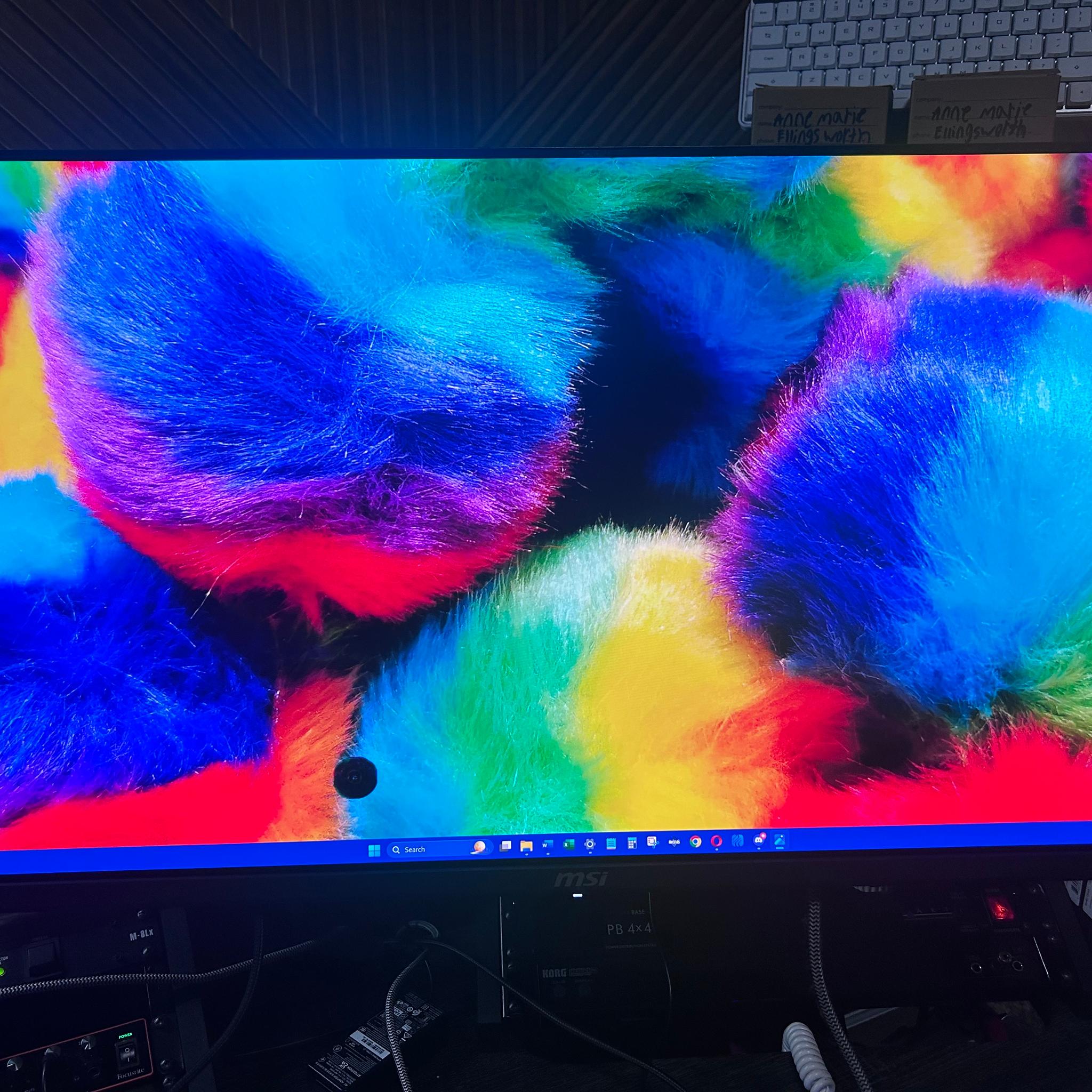 MSI QD-OLED 32" (4K) (165Hz) Gaming Monitor (MAG 321UP) (See Corner Damage) (Accepting Offers)