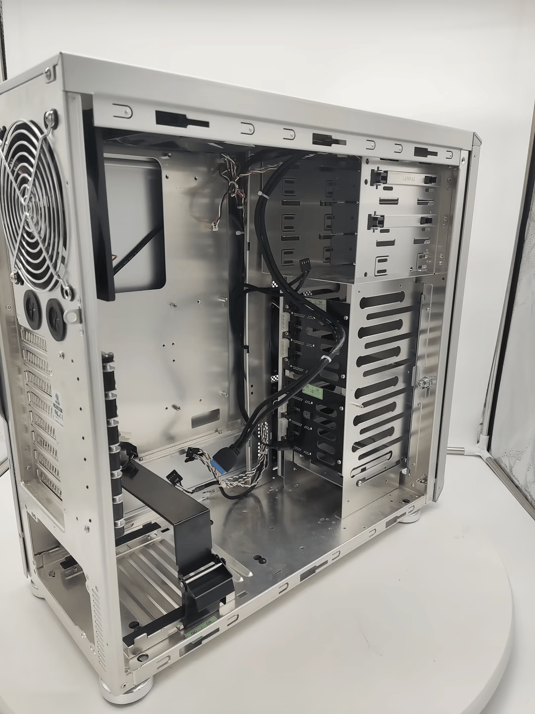 Lian Li PC-Z60 Mid Tower Chassis with 6x SATA Hot Swap Bays