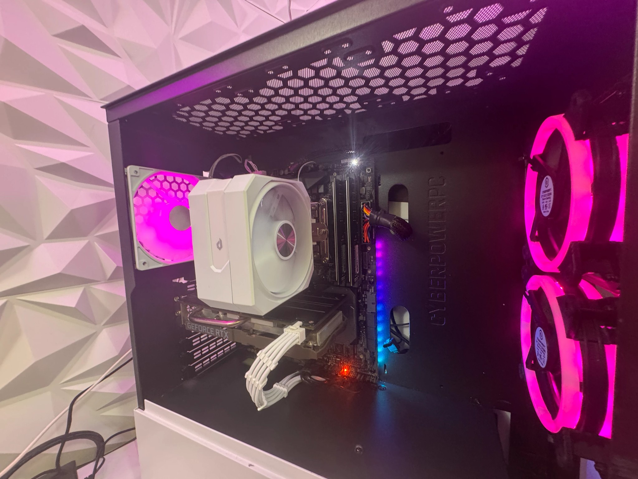 ⚪️ Clean White RTX 2060 Super 8GB + intel i7 Gaming PC | 32GB DDR4 RAM | 512GB M.2 SSD |