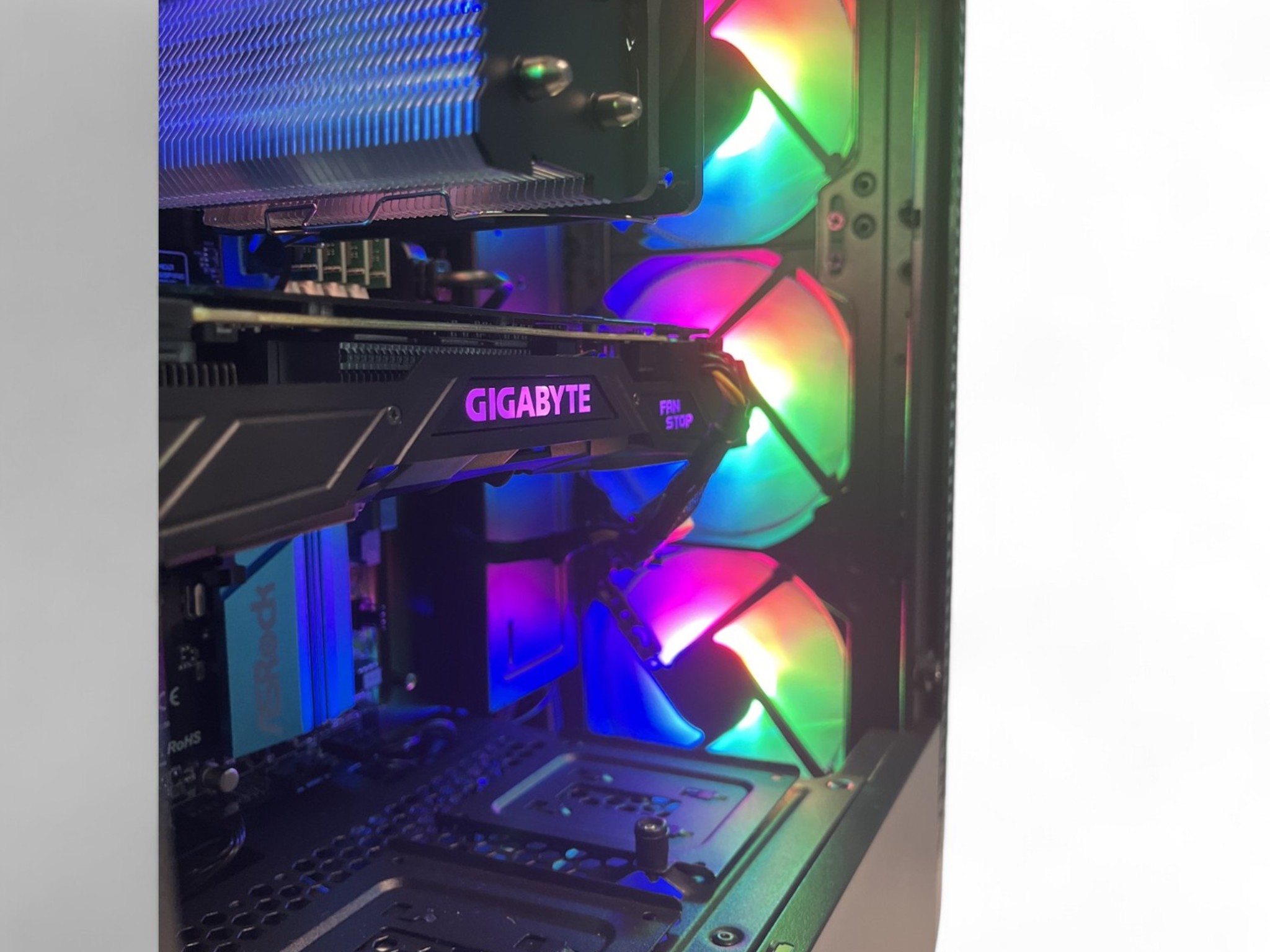 Nvidia GTX 1070 | Up to 3.8 GHz Intel Xeon E3-1231 [i7-4770 equivalent] | 32GB RAM | 512GB SSD