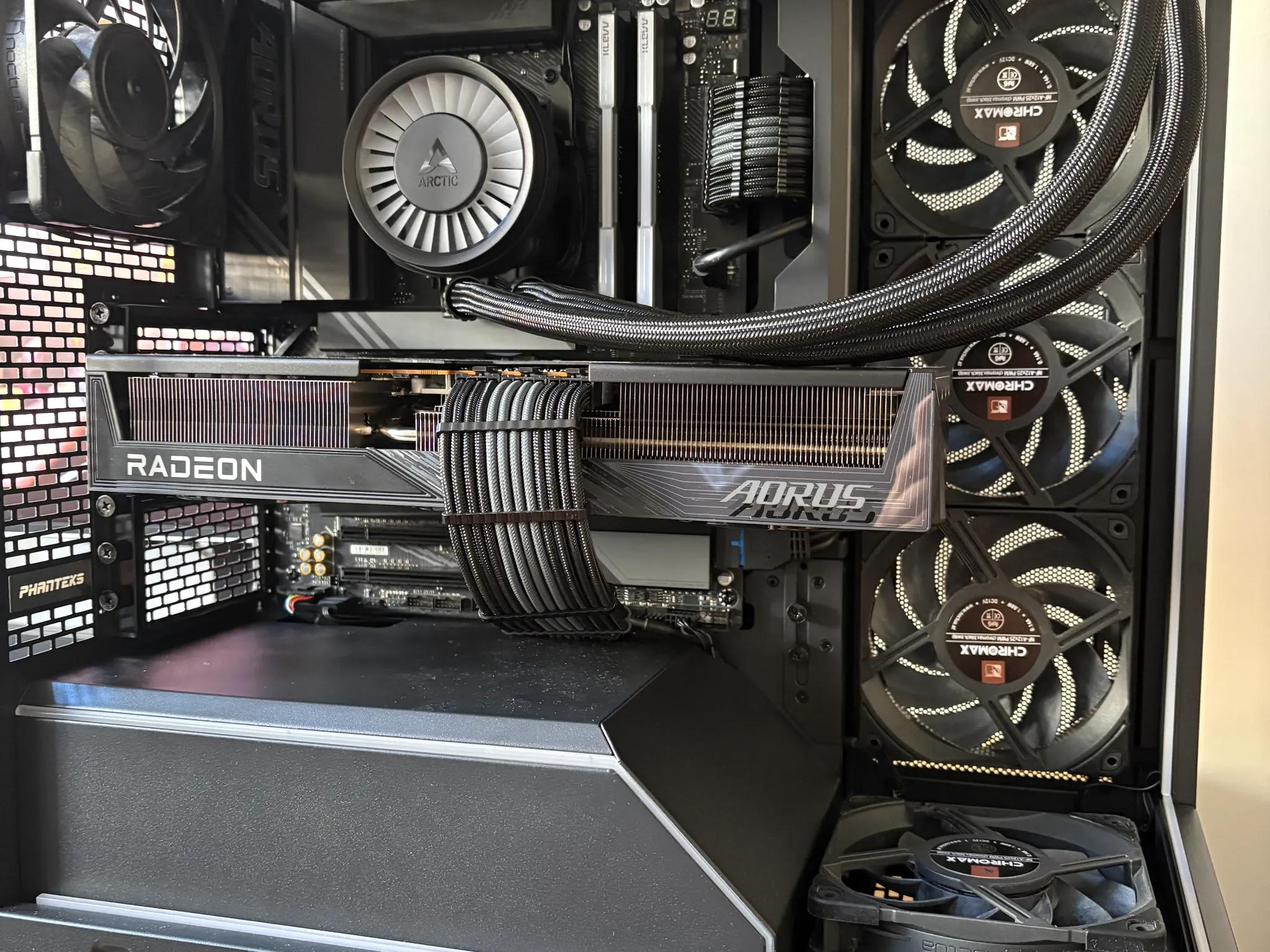 Phanteks NV5 with RGB Kit