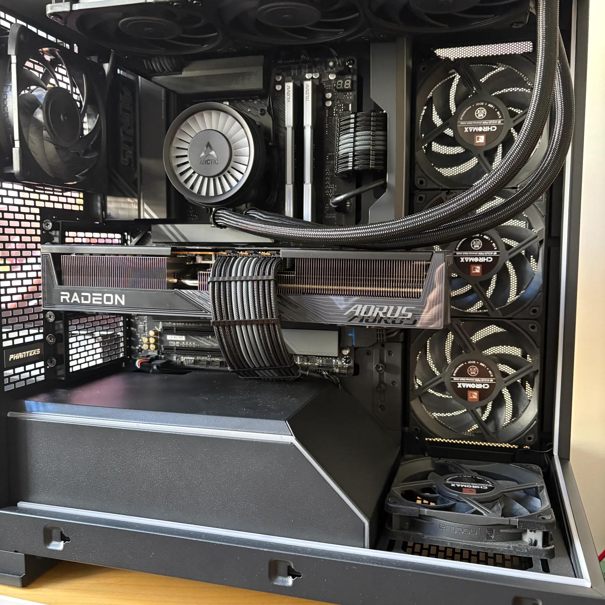 Phanteks NV5 with RGB Kit