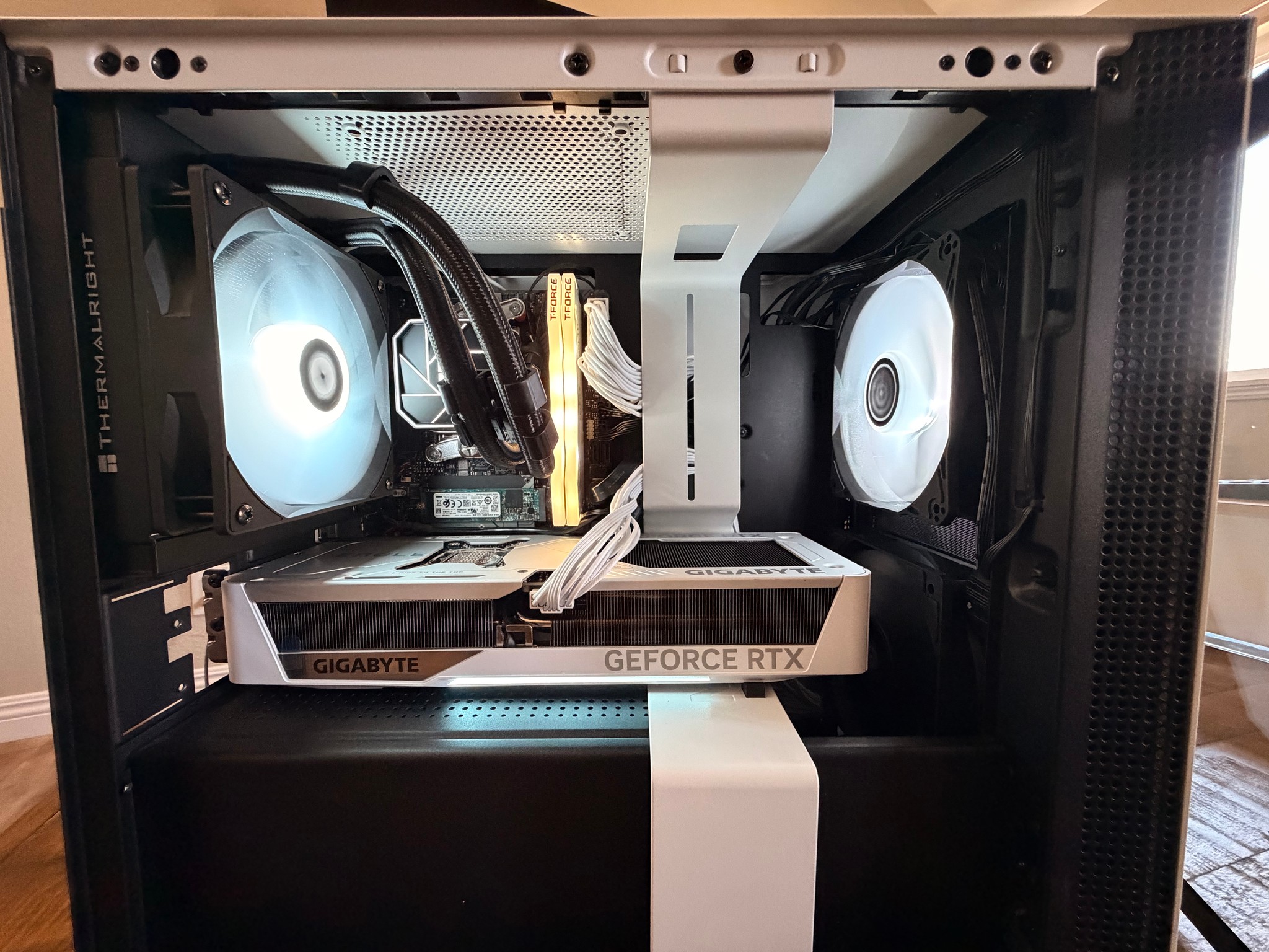 Micro ITX NZXT Gaming PC 7600X3D | RTX 5070