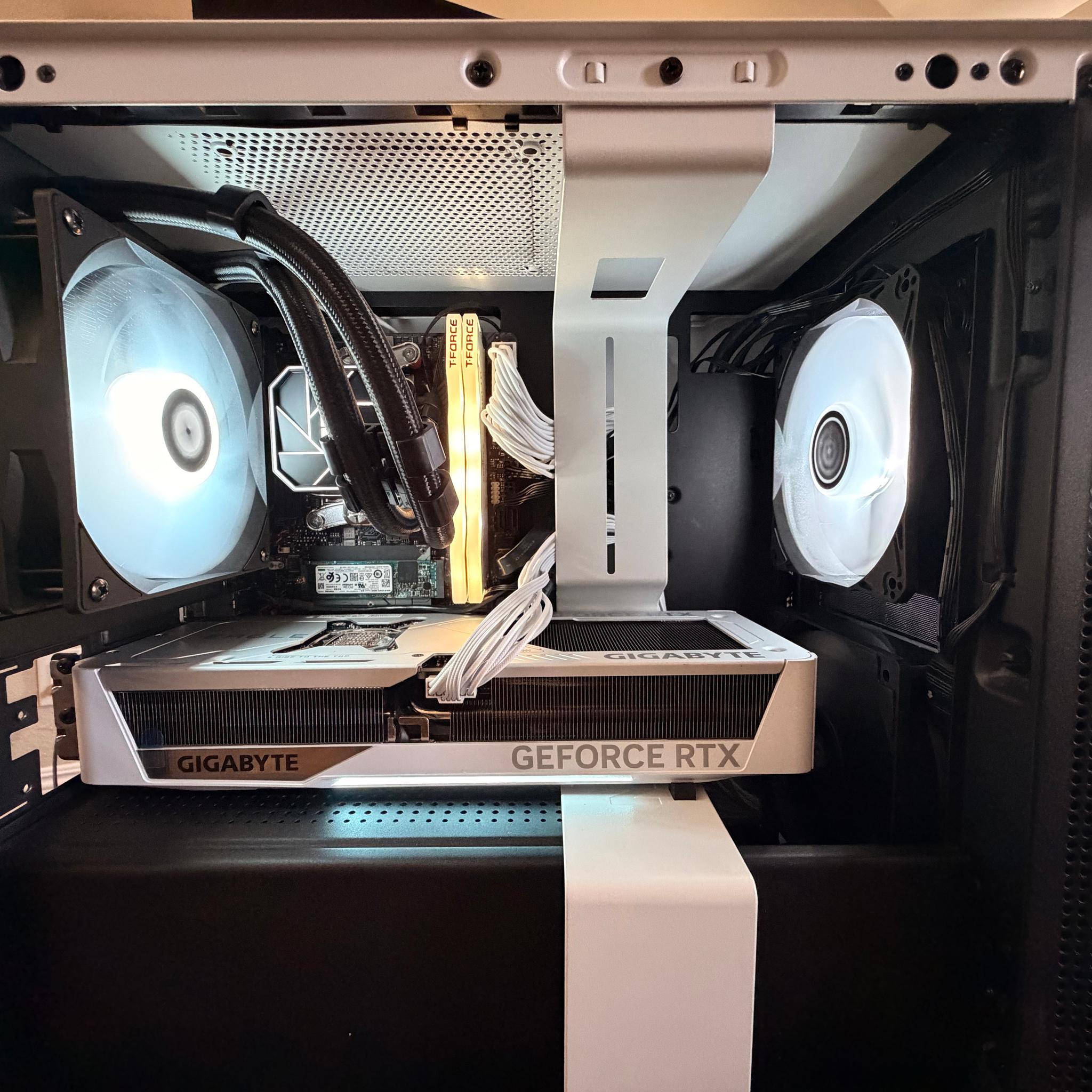 Micro ITX NZXT Gaming PC 7600X3D | RTX 5070
