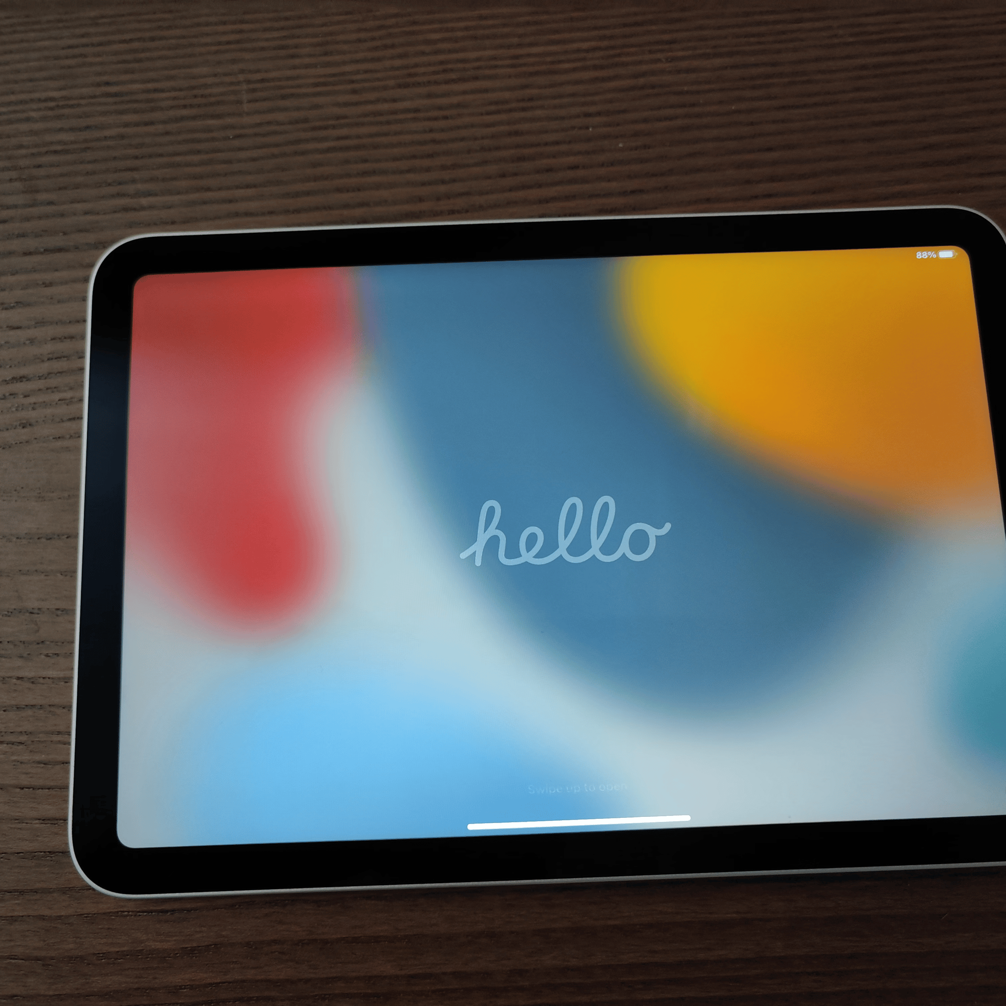 4th Gen Apple iPad Air 64GB (A15 Bionic) in Starlight Finish