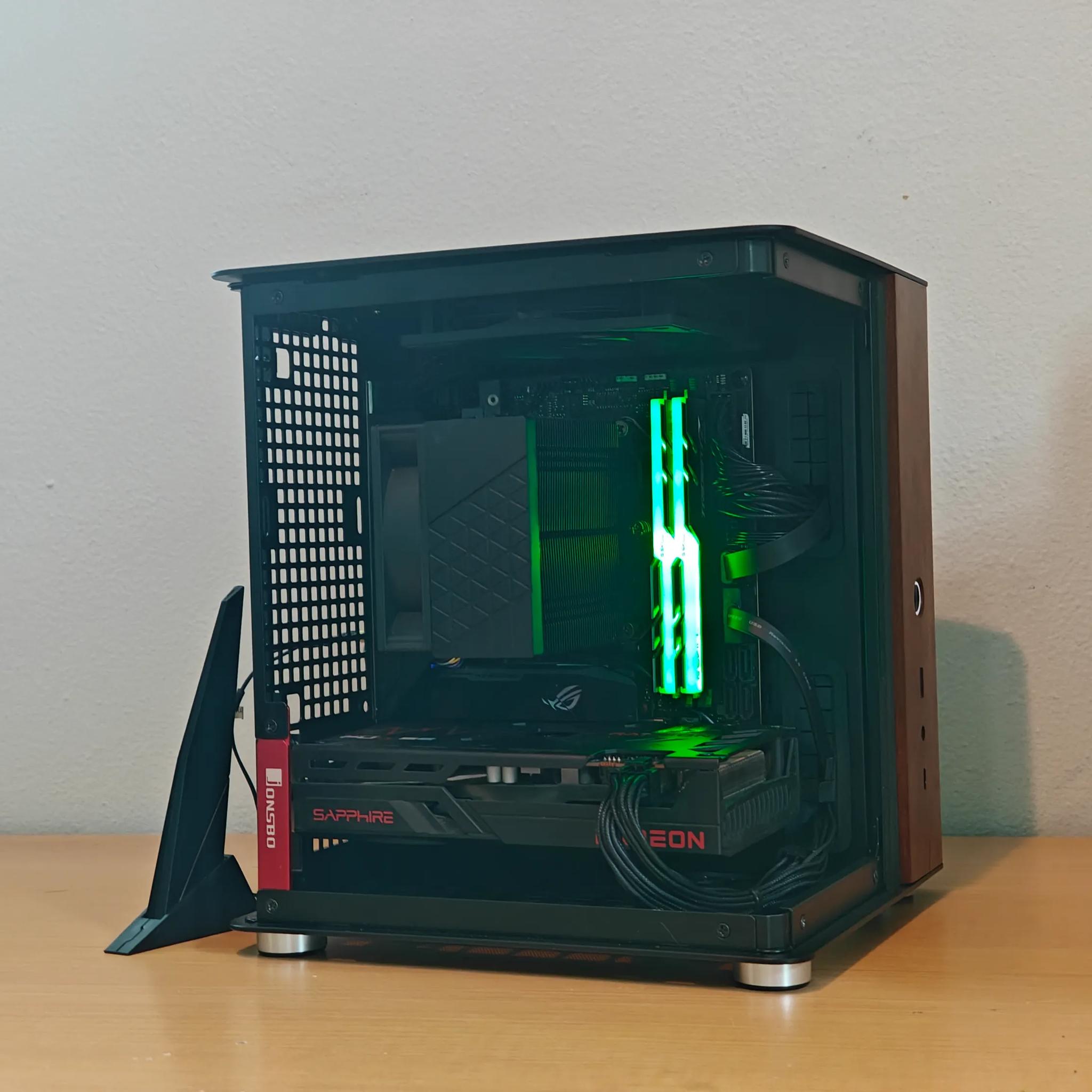The Cube | RX 6600 | R5 5600 | 32 GB DDR4 | 1 TB NVME