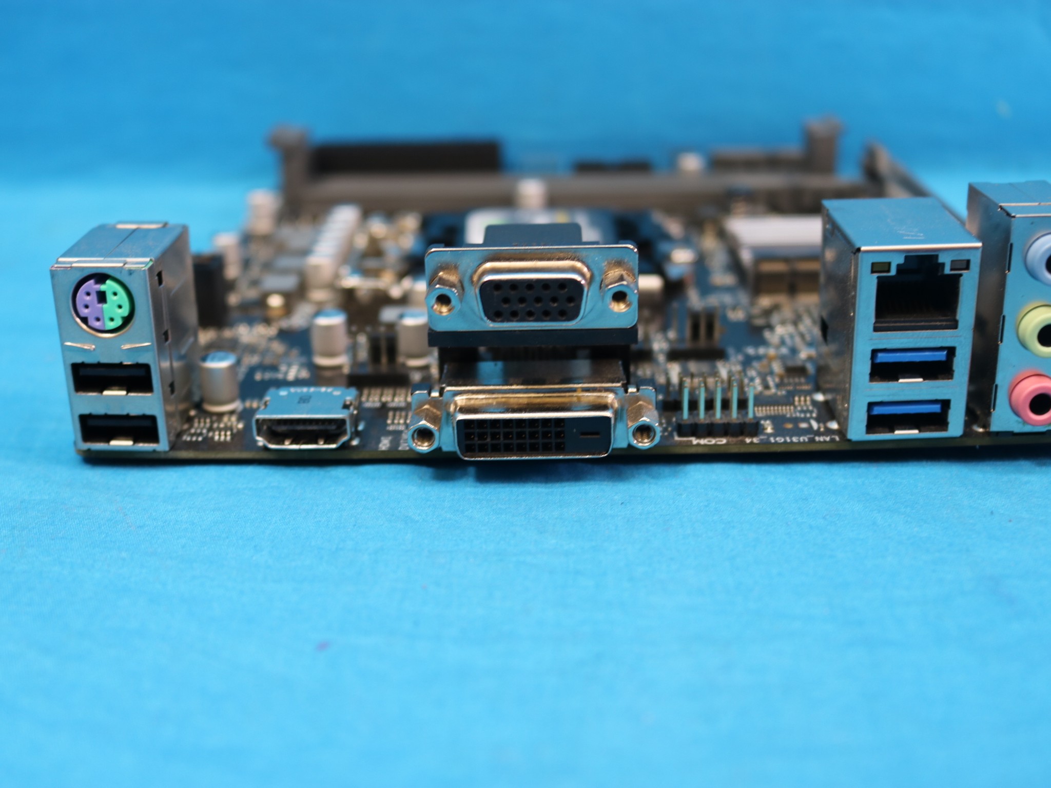ASUS Prime H310I-PLUS R2.0/CSM Intel LGA1151/Socket H4 DDR4 mini-ITX Motherboard & I/O - 4136223211
