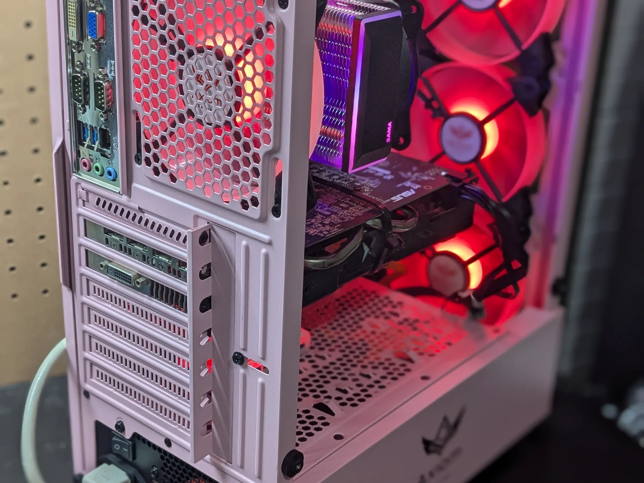 Fabulously Pink |  100 FPS Fortnite | i5-4590 , 16GB RAM, 500GB SSD, RX 470 8GB, RGB, Wifi, Win10