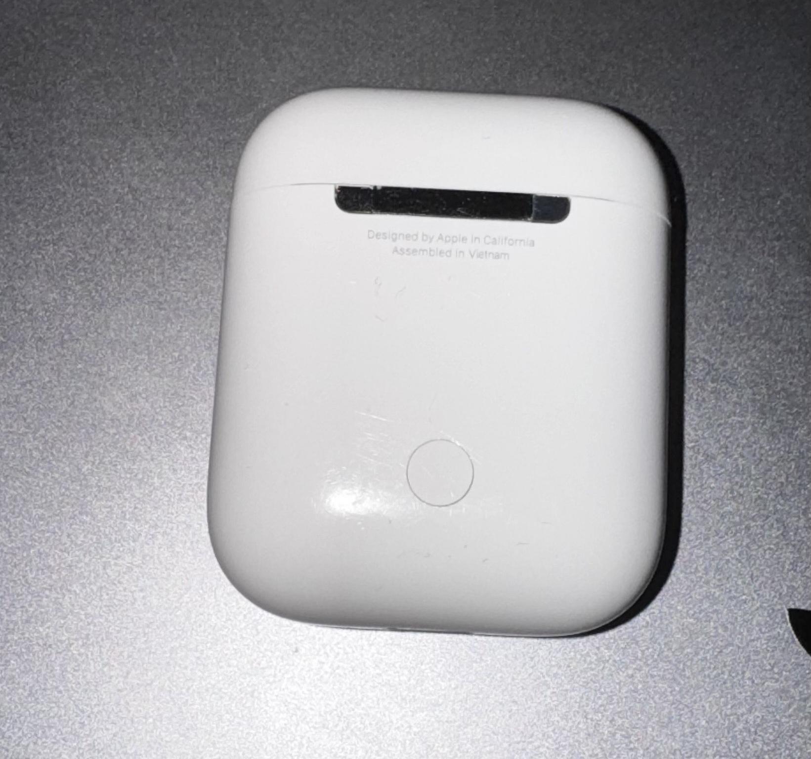Apple Airpods 1st Generation Wireless Earbuds | Charging Case and Left Earbud ONLY A1602