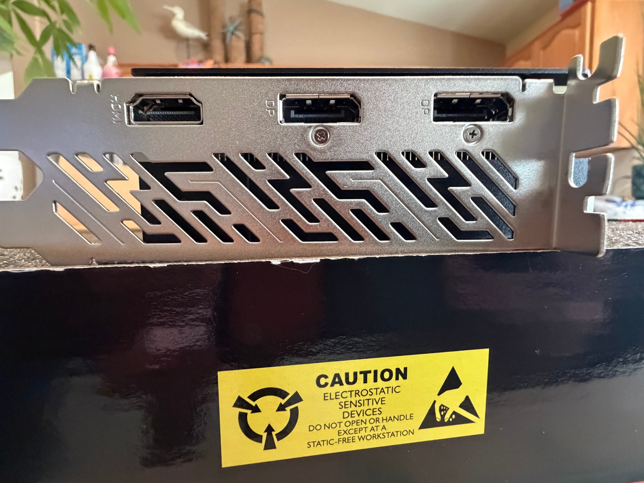 ASRock Challenger Radeon RX 9060 XT 16GB GDDR6 – Original Box