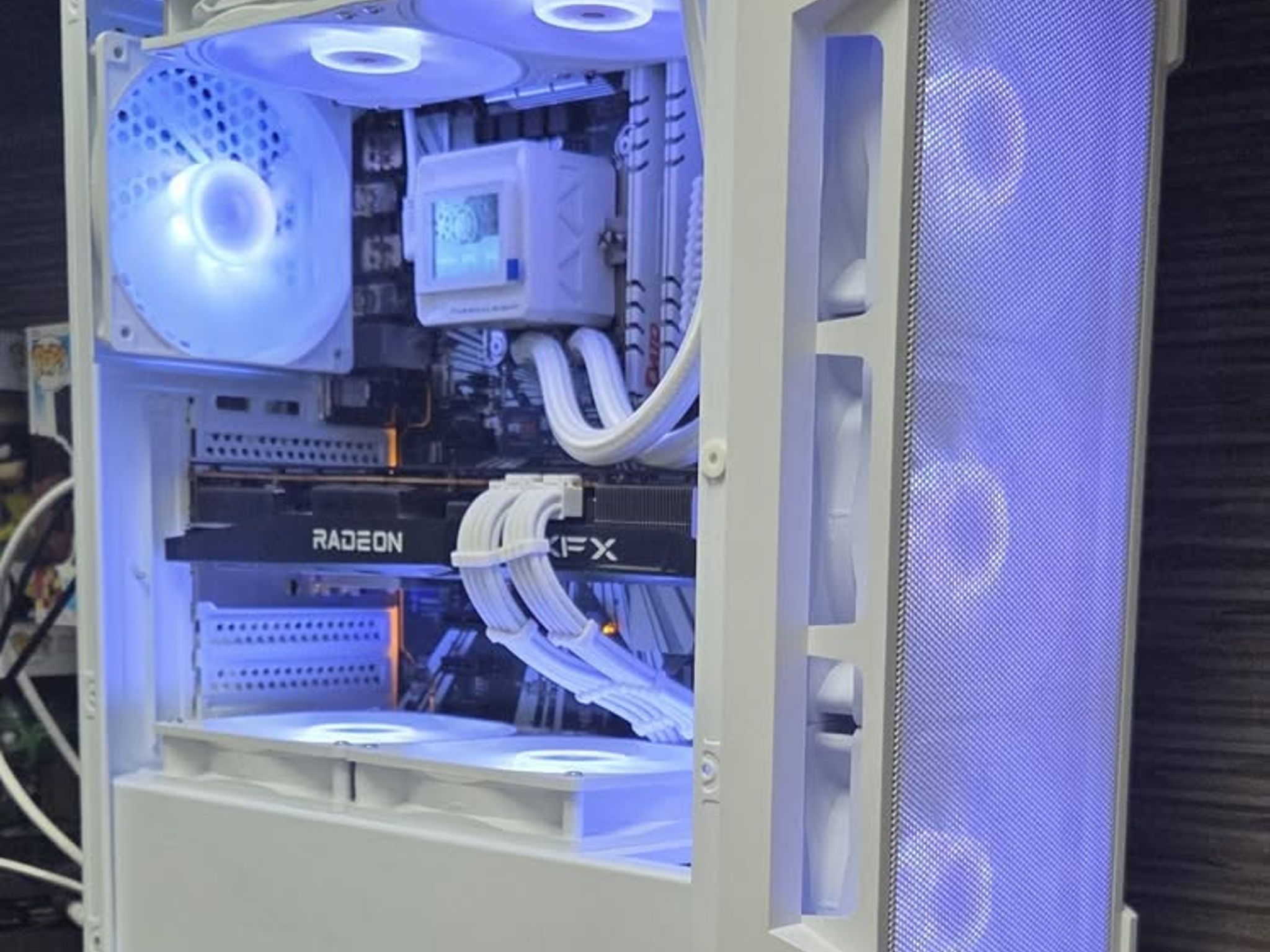 UDGX White Starfall ◐ Edition — Radeon RX 6700 10GB — 1440p Gaming PC