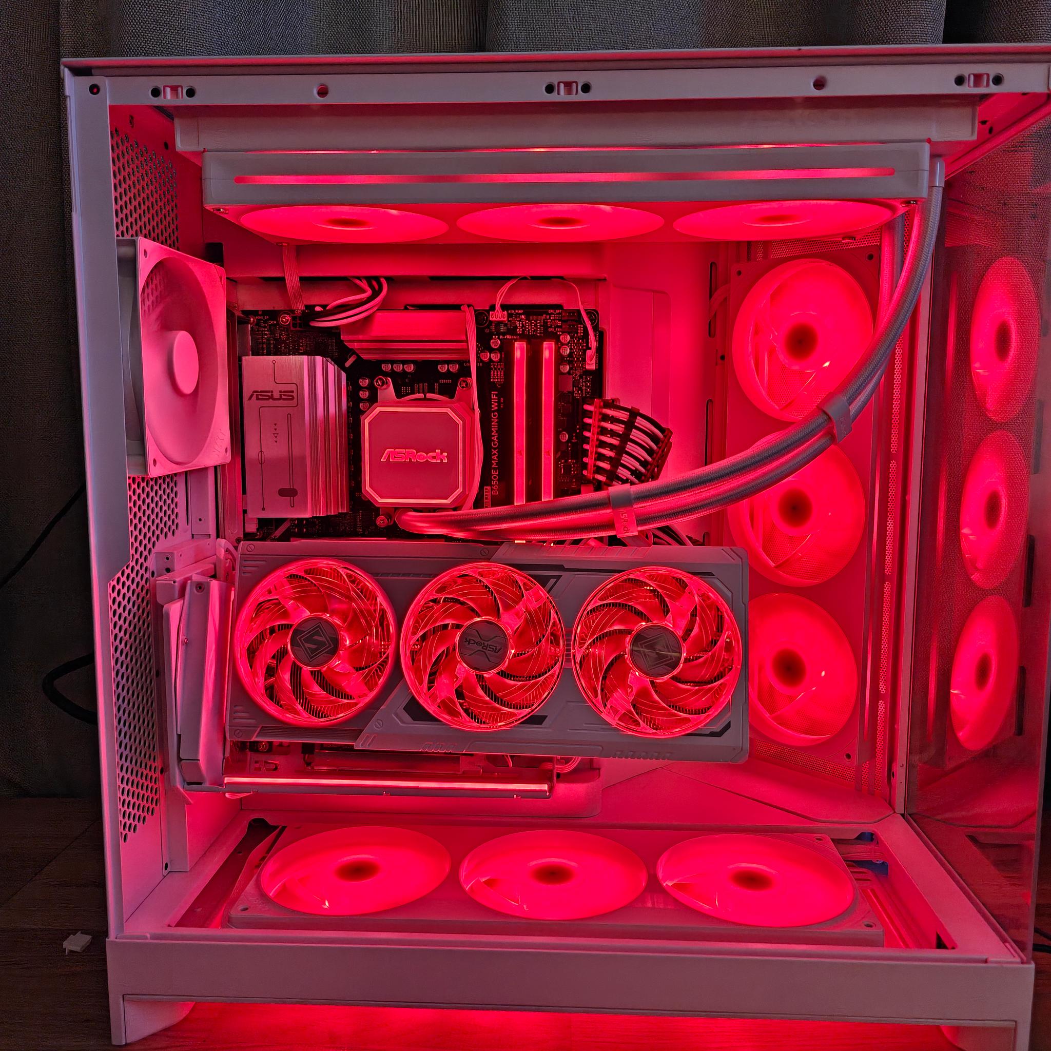 High-End White & Black Gaming PC — RX 9070 XT / Ryzen 7 7800X3D