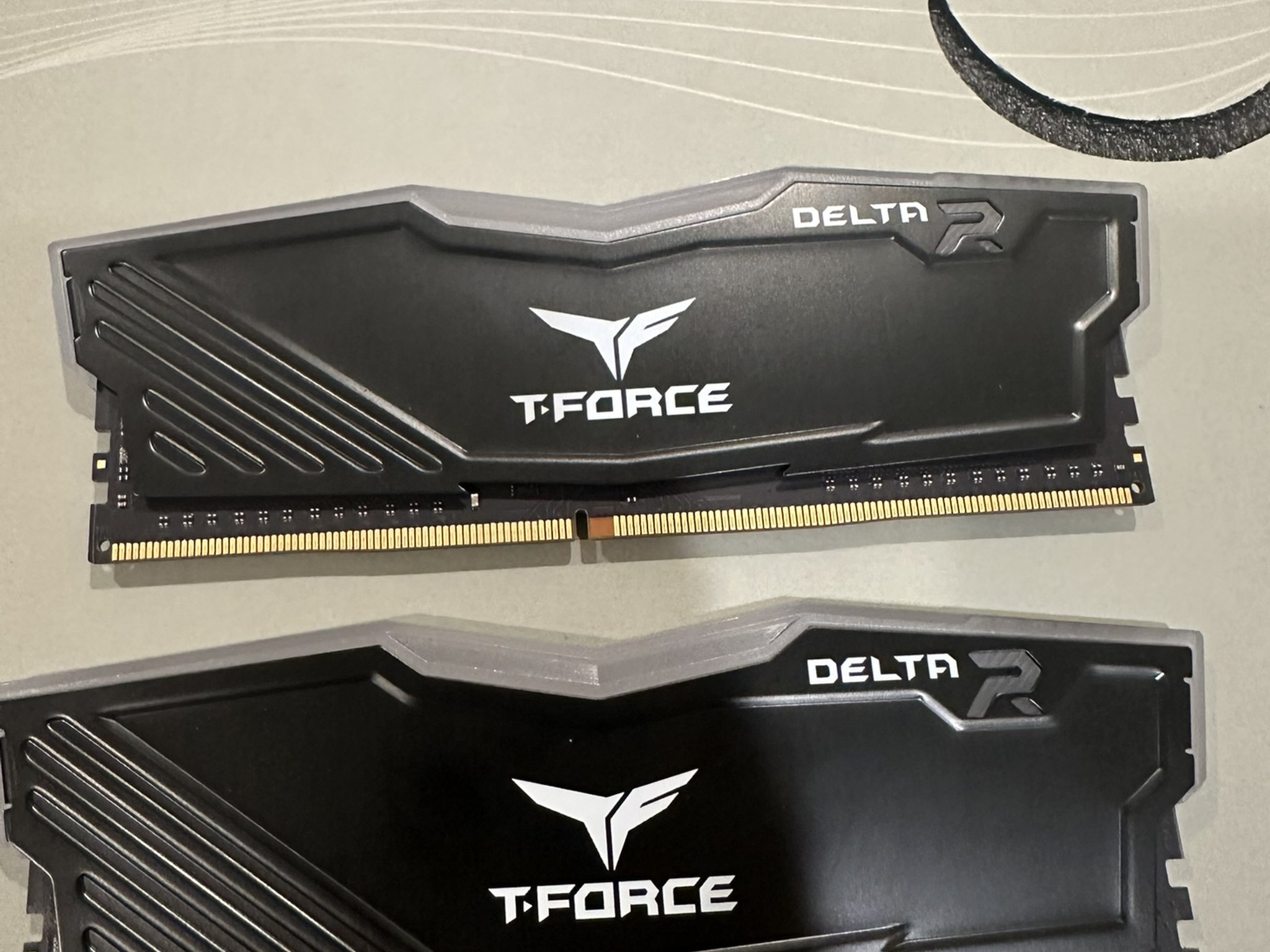 Team T-FORCE Delta RGB 3200MHz - 2 X 8 GB