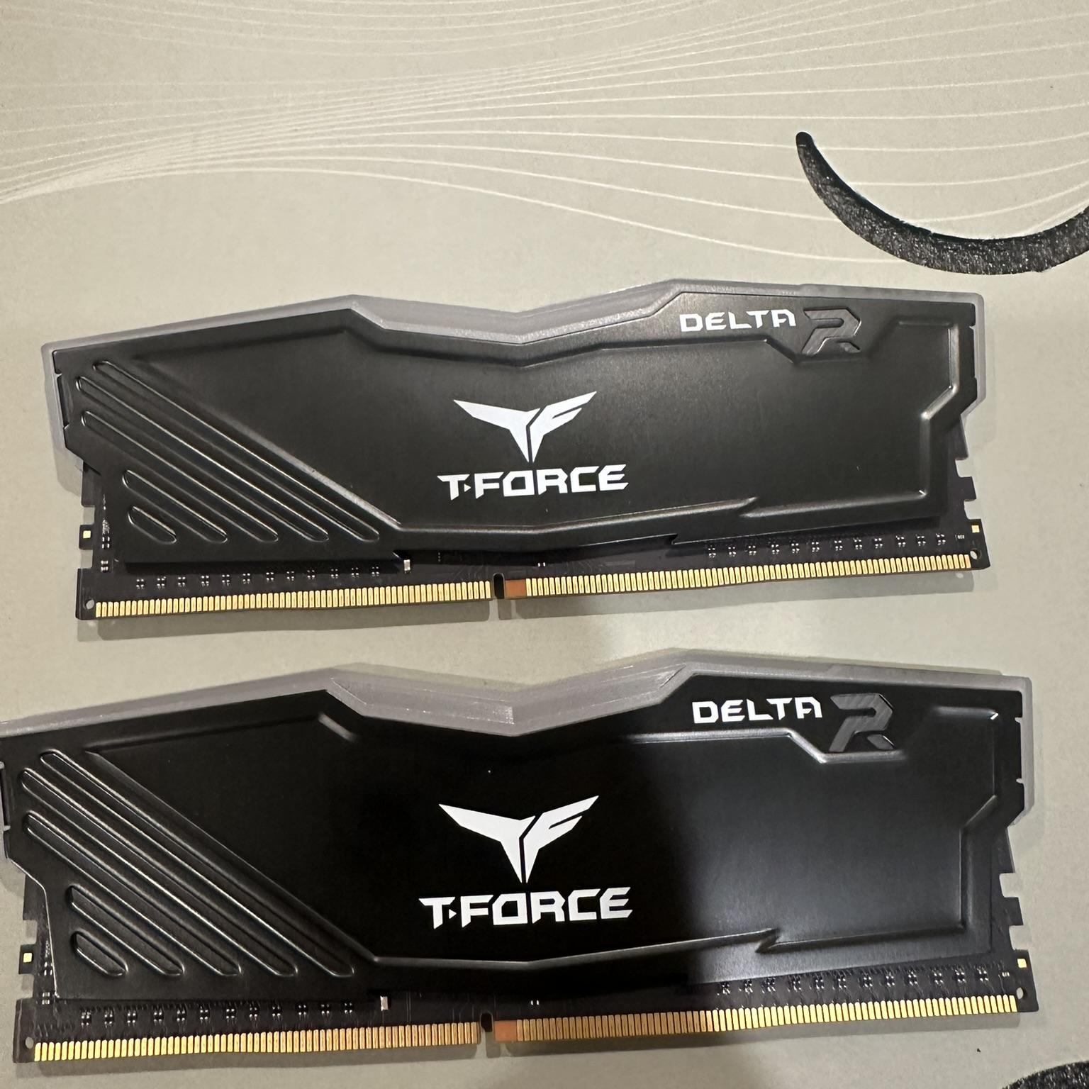 Team T-FORCE Delta RGB 3200MHz - 2 X 8 GB