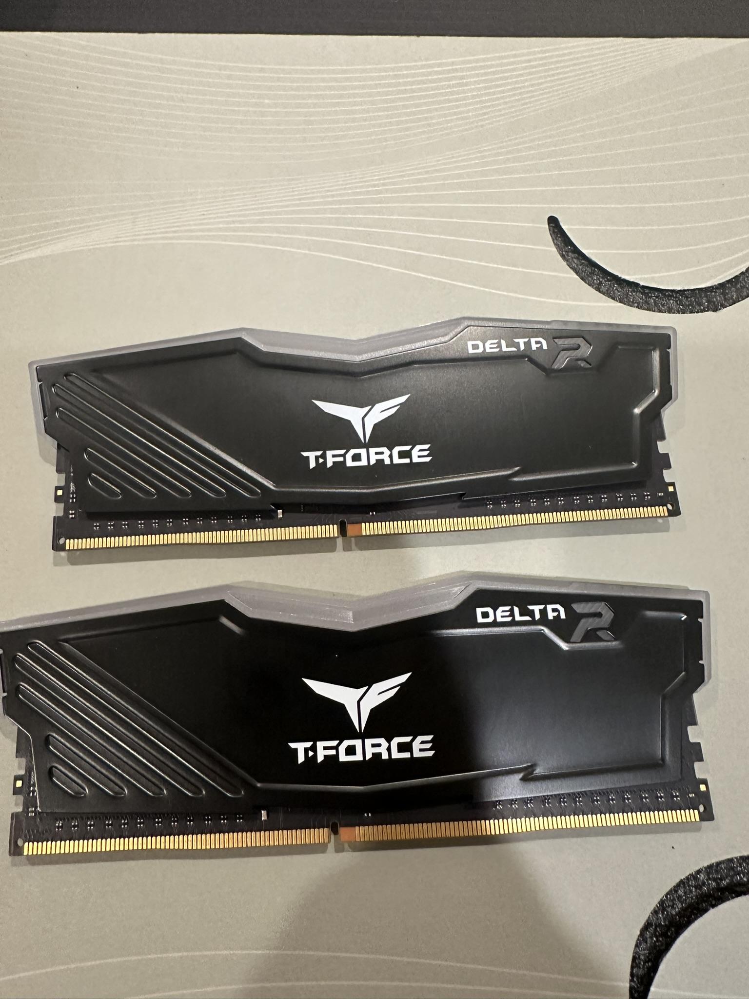 Team T-FORCE Delta RGB 3200MHz - 2 X 8 GB