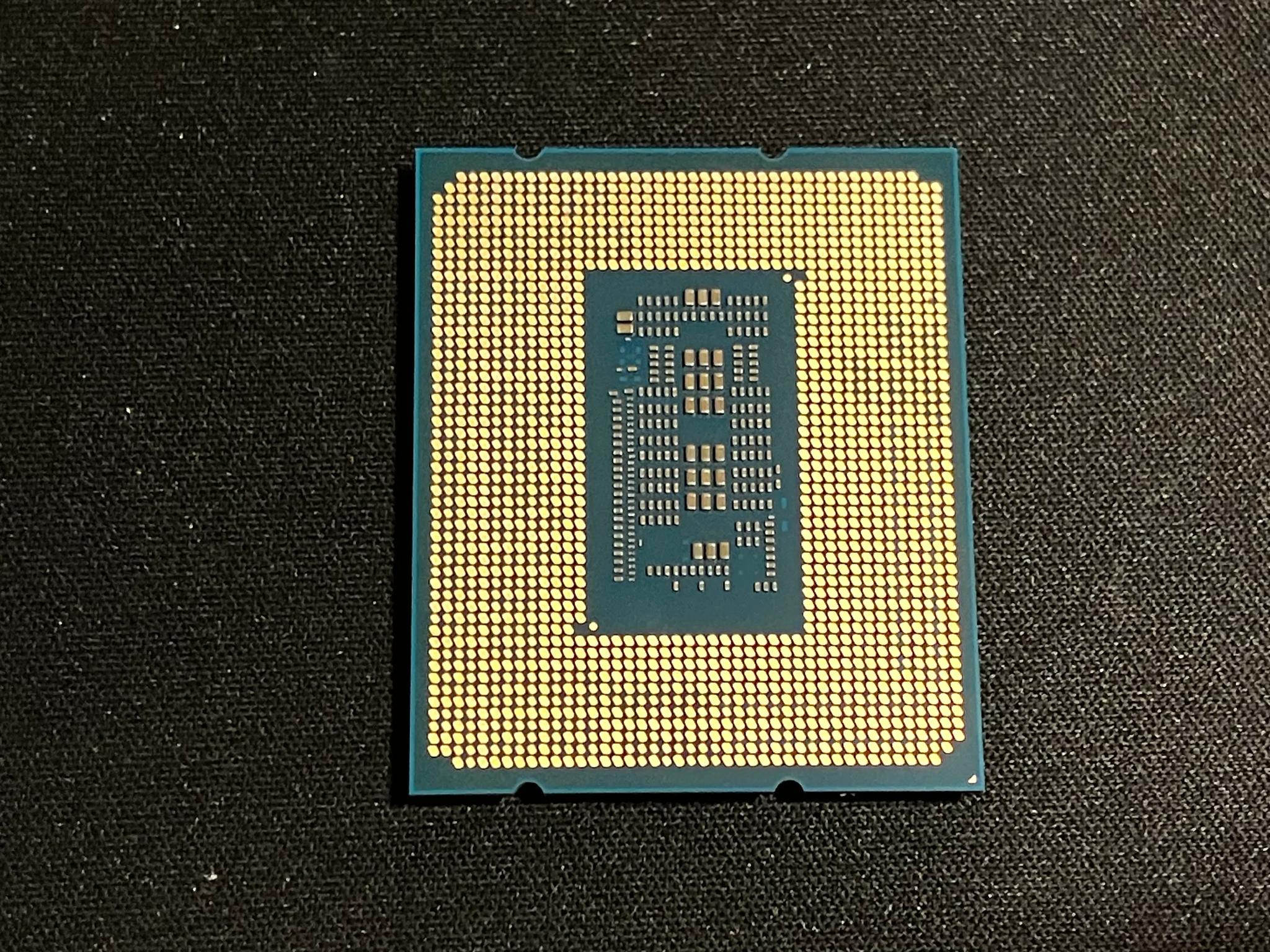 Intel i7-12700