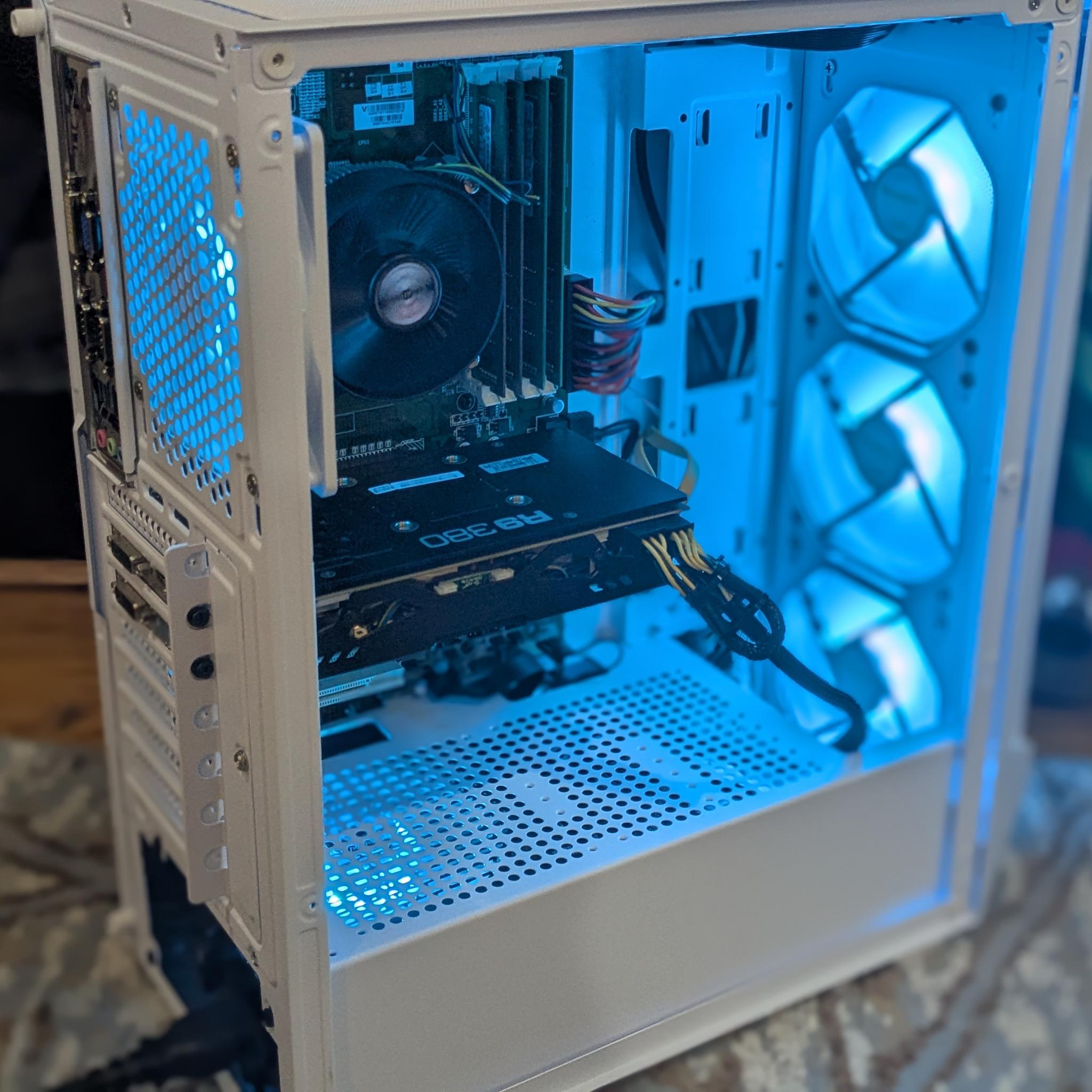 80 FPS Fortnite | i5-4590, 16GB RAM, 240GB SSD, 1TB HDD, R9 380 4GB, RGB, Wifi