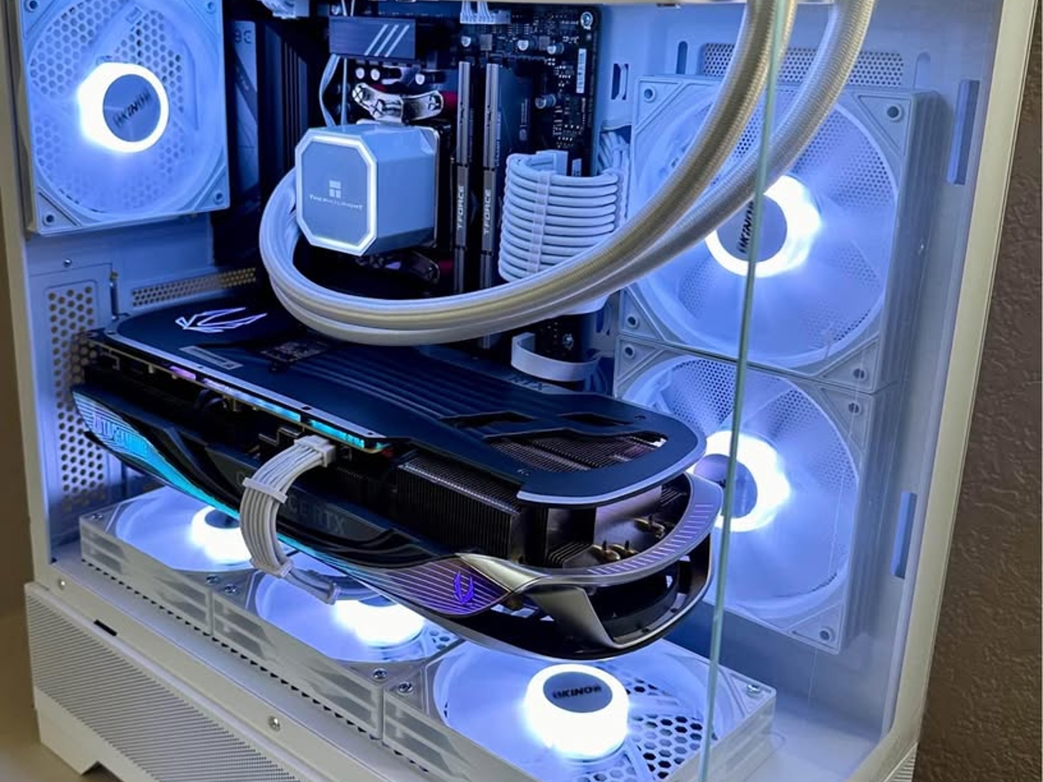 Gaming PC white/silver rtx 4070 ti