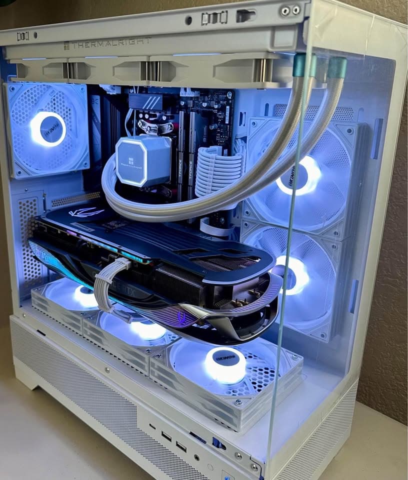 Gaming PC white/silver rtx 4070 ti