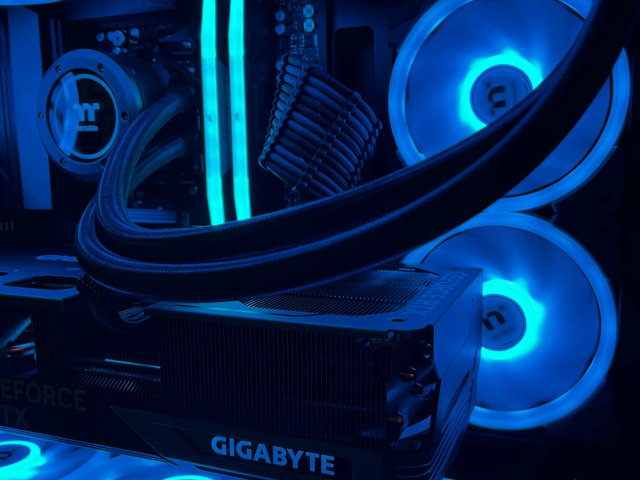 Monolith 2 - Ryzen 7 7800X3d | RTX 4080 SUPER | 32GB DDR5 @ 6000MT/sec | 4TB total | 1050W Platinum