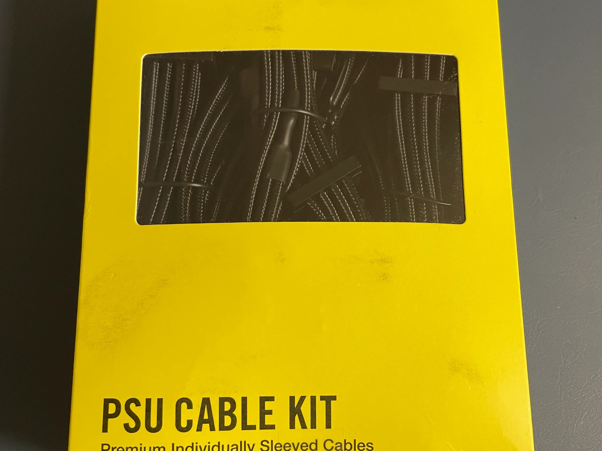 LIKE NEW! Corsair RM850e + Sleeved Cables
