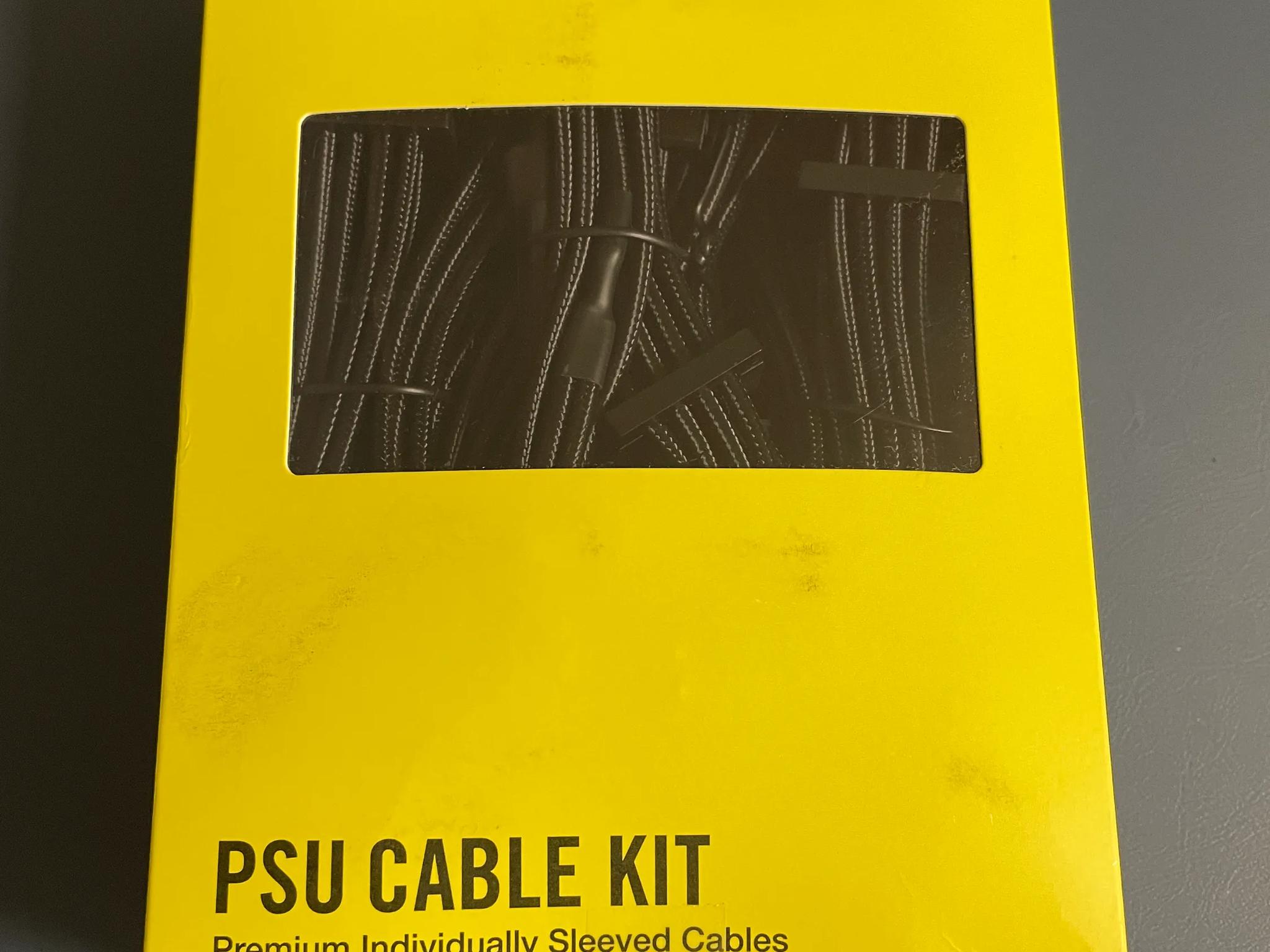LIKE NEW! Corsair RM850e + Sleeved Cables