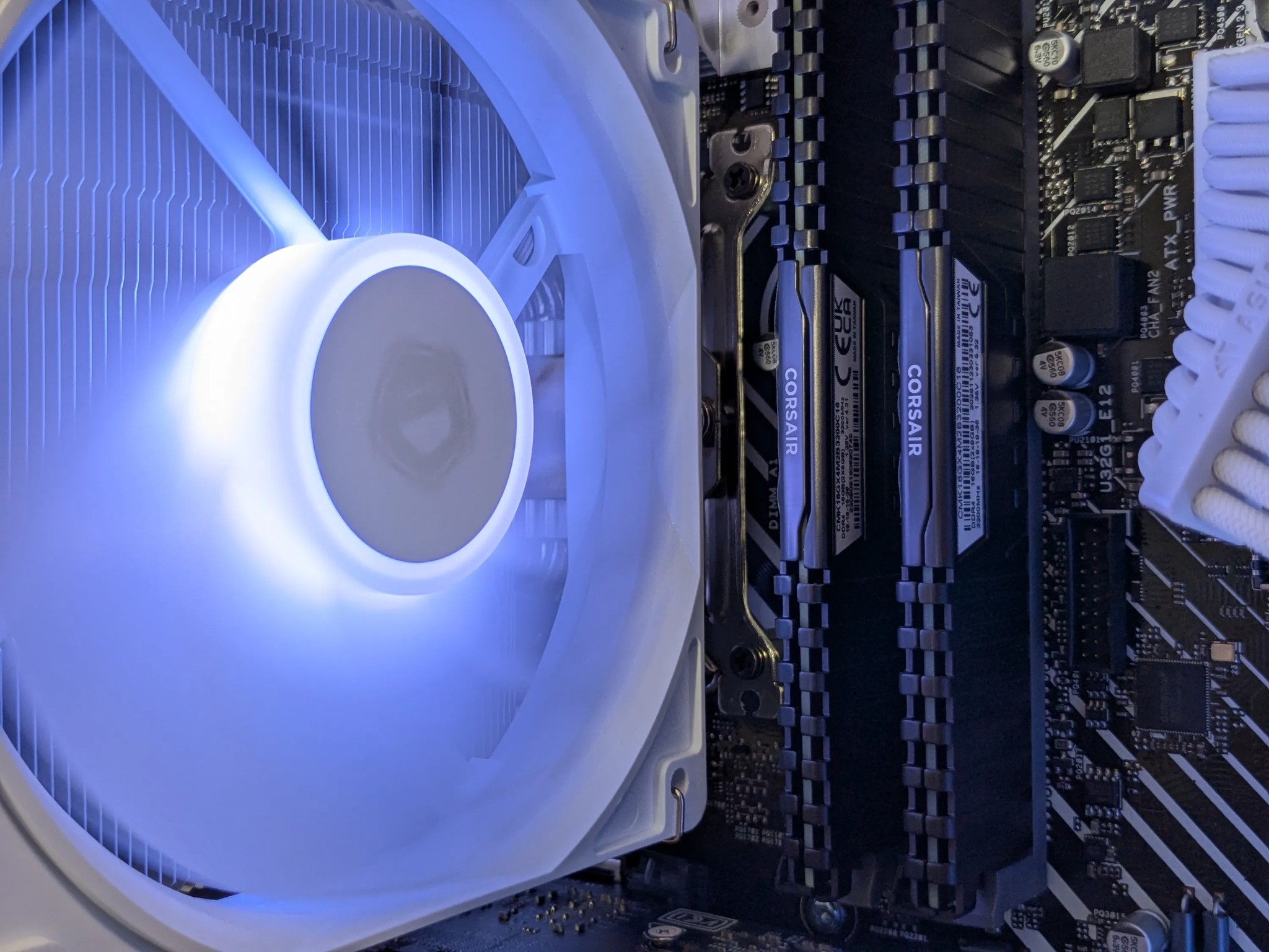 ❄️ Sleek All-White Gaming PC - Intel i3-12100F, GTX 1060, 16GB RAM, ARGB Lighting, 1TB SSD