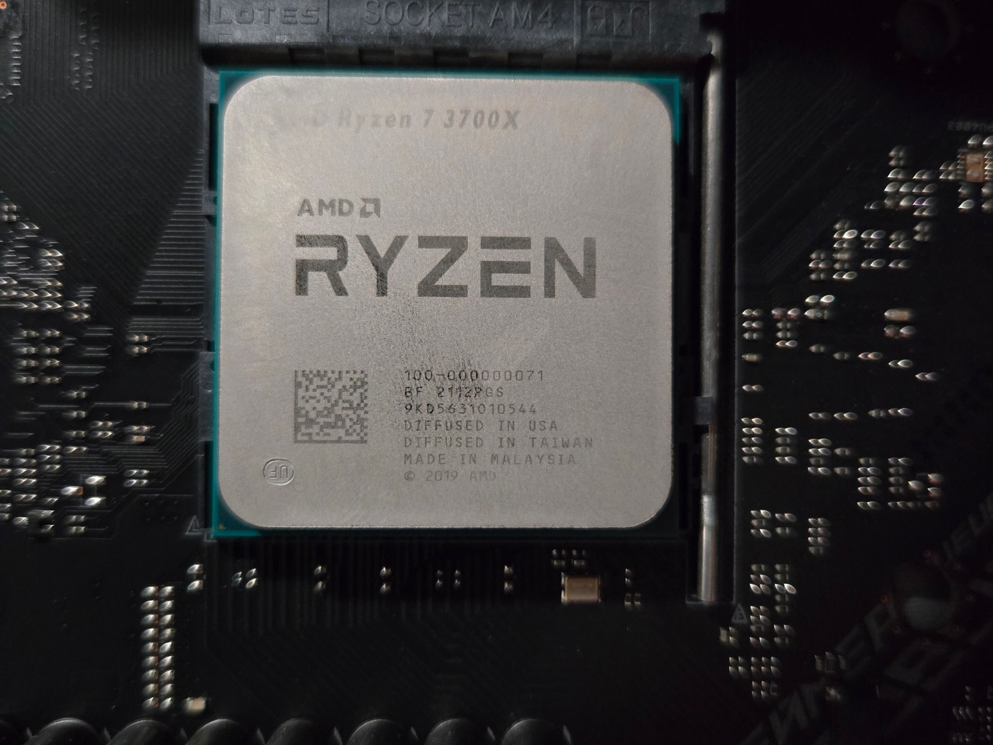 AMD Ryzen 7 3700X