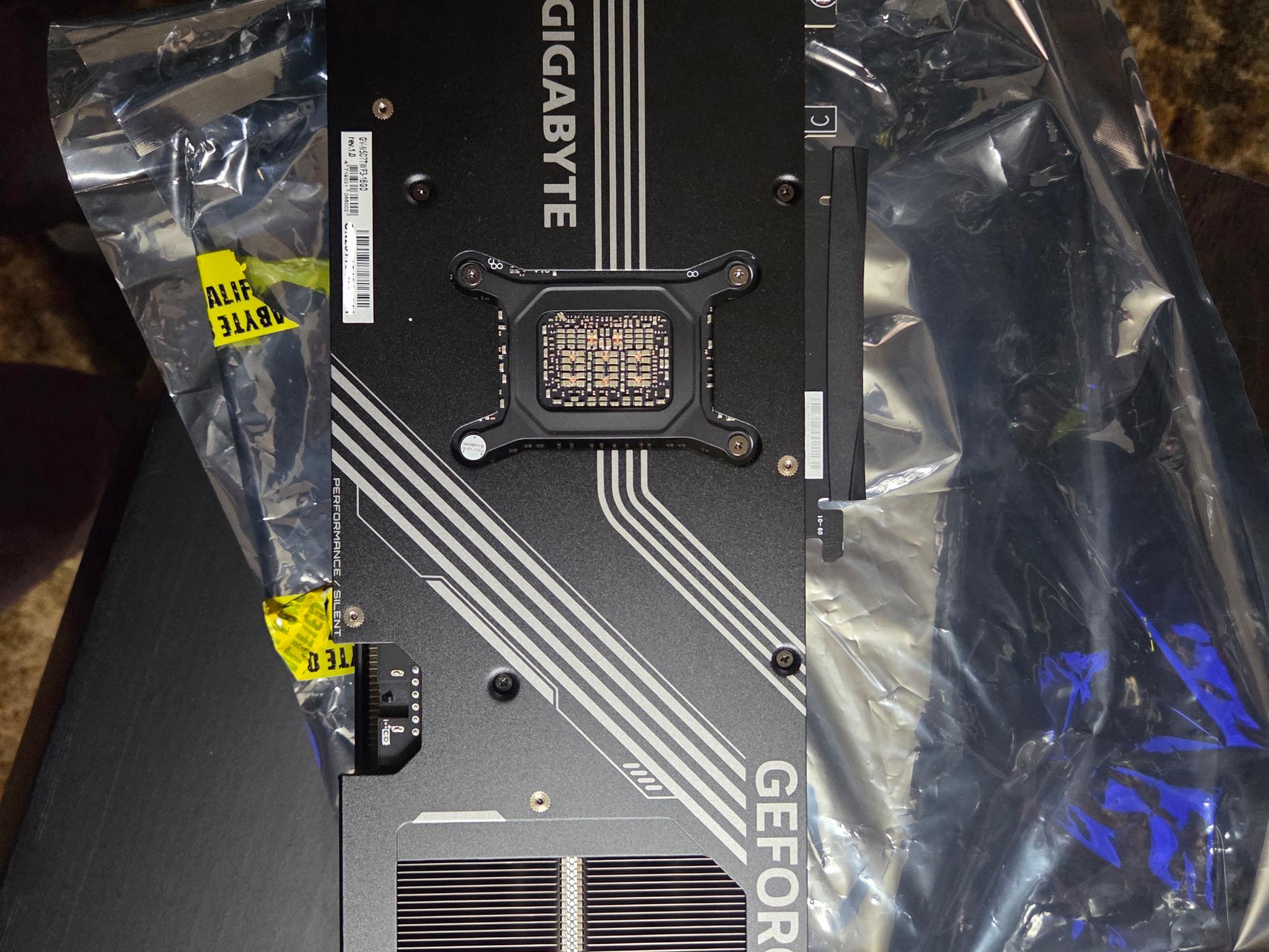 Gigabyte GeForce RTX 5070 Ti WINDFORCE SFF 16G
